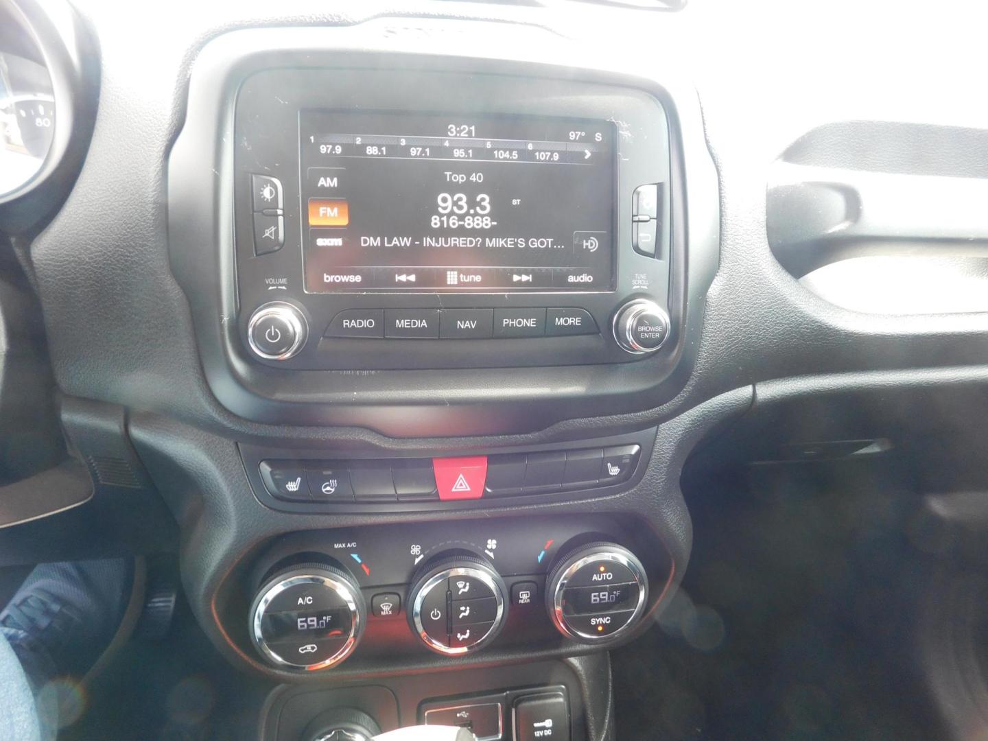 2015 BLUE Jeep Renegade Trailhawk (ZACCJBCT4FP) with an 2.4L L4 engine, 9-Speed Automatic transmission, located at 2121 Burlington St, North Kansas City, MO, 64116, (816) 556-0707, 39.144707, -94.581978 - Photo#3