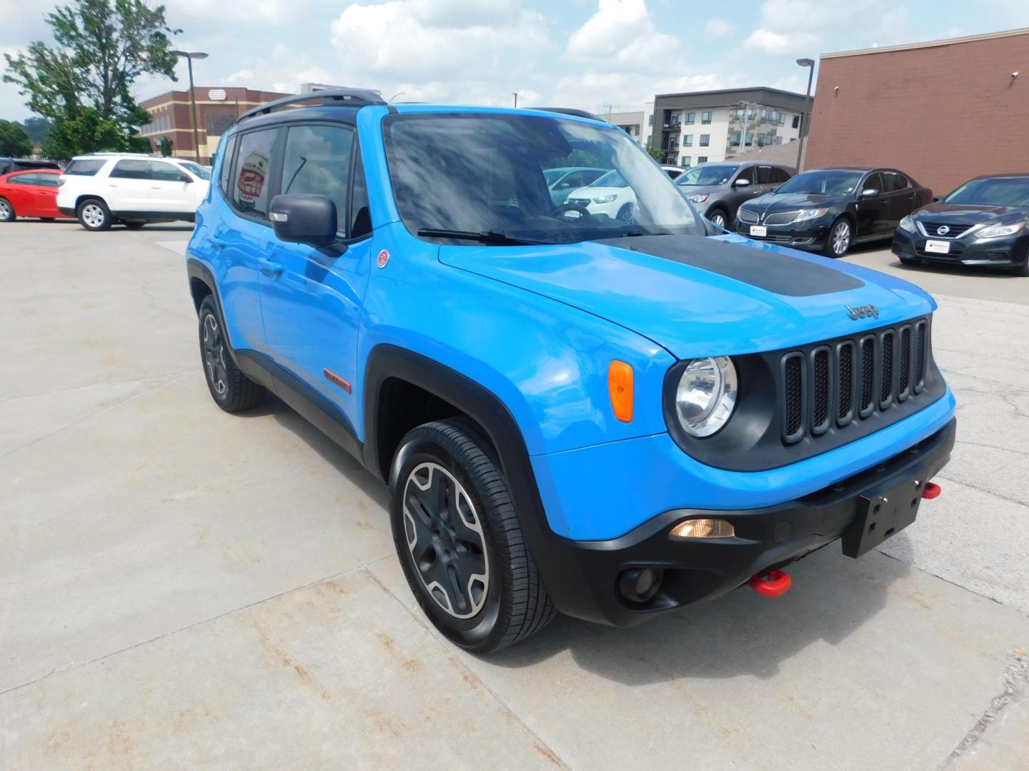 2015 BLUE Jeep Renegade Trailhawk (ZACCJBCT4FP) with an 2.4L L4 engine, 9-Speed Automatic transmission, located at 2121 Burlington St, North Kansas City, MO, 64116, (816) 556-0707, 39.144707, -94.581978 - Photo#10