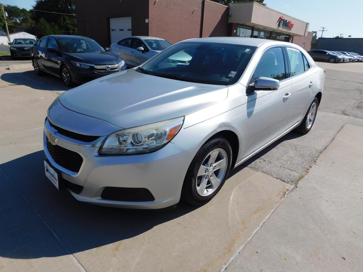 2015 SILVER Chevrolet Malibu 1LT (1G11C5SL2FF) with an 2.5L L4 DOHC 16V engine, 6-Speed Automatic transmission, located at 2121 Burlington St, North Kansas City, MO, 64116, (816) 556-0707, 39.144707, -94.581978 - Photo#0