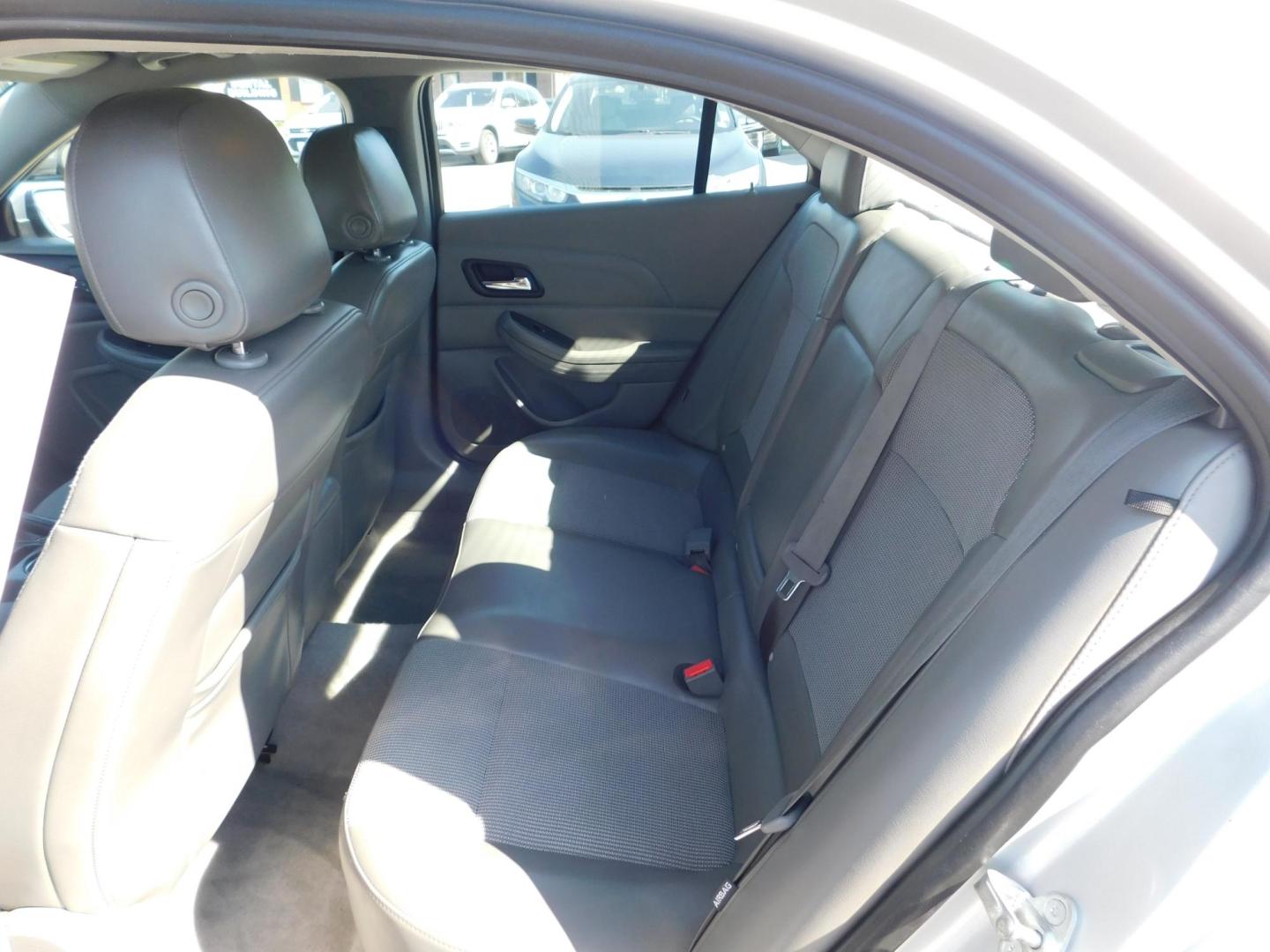 2015 SILVER Chevrolet Malibu 1LT (1G11C5SL2FF) with an 2.5L L4 DOHC 16V engine, 6-Speed Automatic transmission, located at 2121 Burlington St, North Kansas City, MO, 64116, (816) 556-0707, 39.144707, -94.581978 - Photo#5