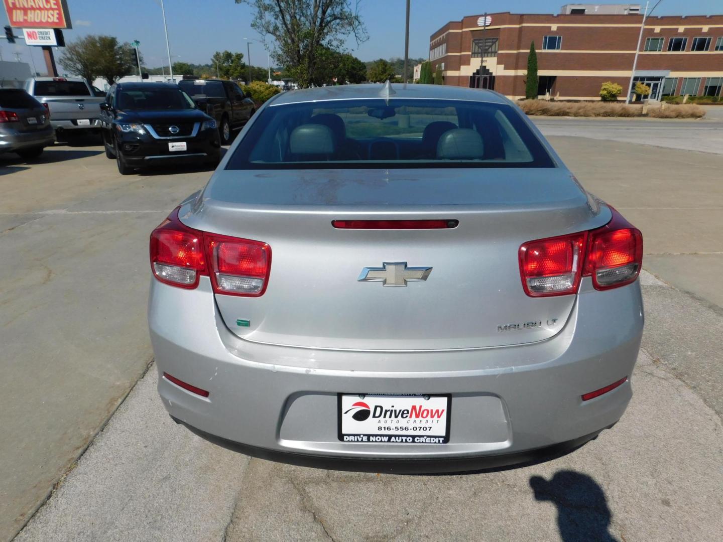 2015 SILVER Chevrolet Malibu 1LT (1G11C5SL2FF) with an 2.5L L4 DOHC 16V engine, 6-Speed Automatic transmission, located at 2121 Burlington St, North Kansas City, MO, 64116, (816) 556-0707, 39.144707, -94.581978 - Photo#7