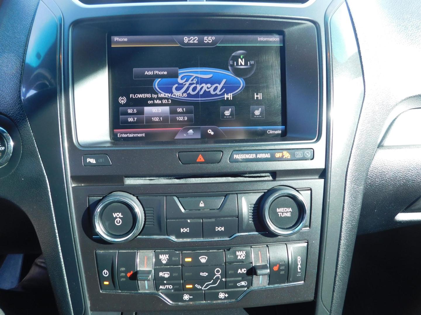 2016 GRAY Ford Explorer XLT 4WD (1FM5K8DH5GG) with an 2.3L L4 DOHC 16V engine, 6-Speed Automatic transmission, located at 2121 Burlington St, North Kansas City, MO, 64116, (816) 556-0707, 39.144707, -94.581978 - Photo#3