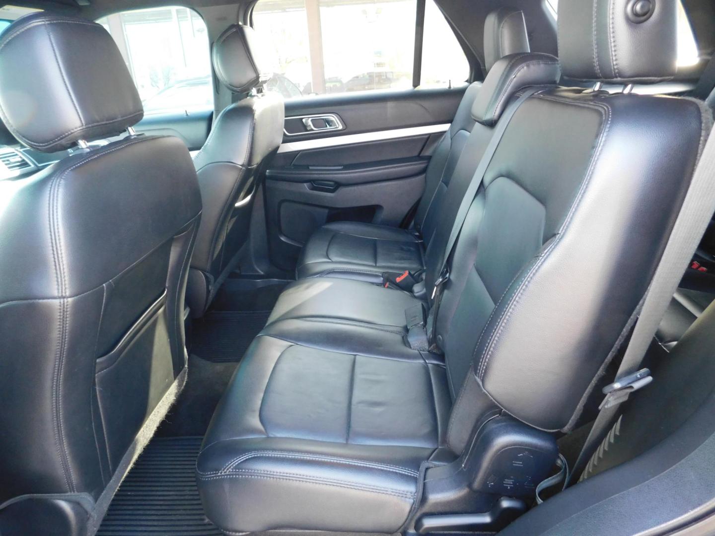 2016 GRAY Ford Explorer XLT 4WD (1FM5K8DH5GG) with an 2.3L L4 DOHC 16V engine, 6-Speed Automatic transmission, located at 2121 Burlington St, North Kansas City, MO, 64116, (816) 556-0707, 39.144707, -94.581978 - Photo#6