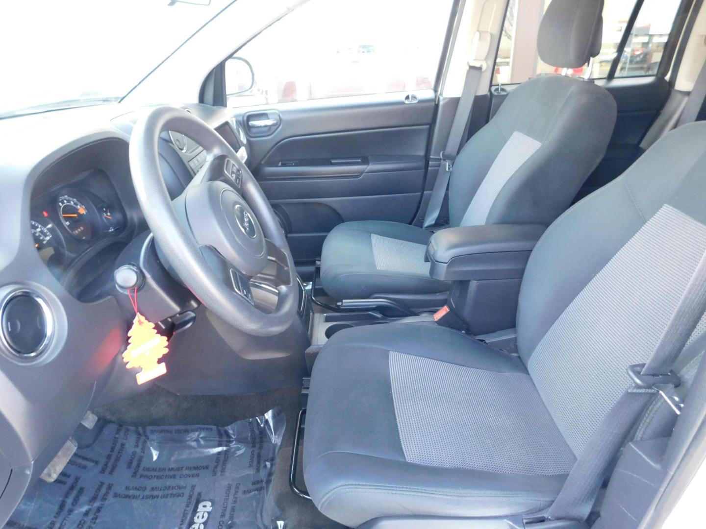 2015 WHITE Jeep Compass Sport 4WD (1C4NJDBB5FD) with an 2.4L L4 DOHC 16V engine, located at 2121 Burlington St, North Kansas City, MO, 64116, (816) 556-0707, 39.144707, -94.581978 - Photo#2