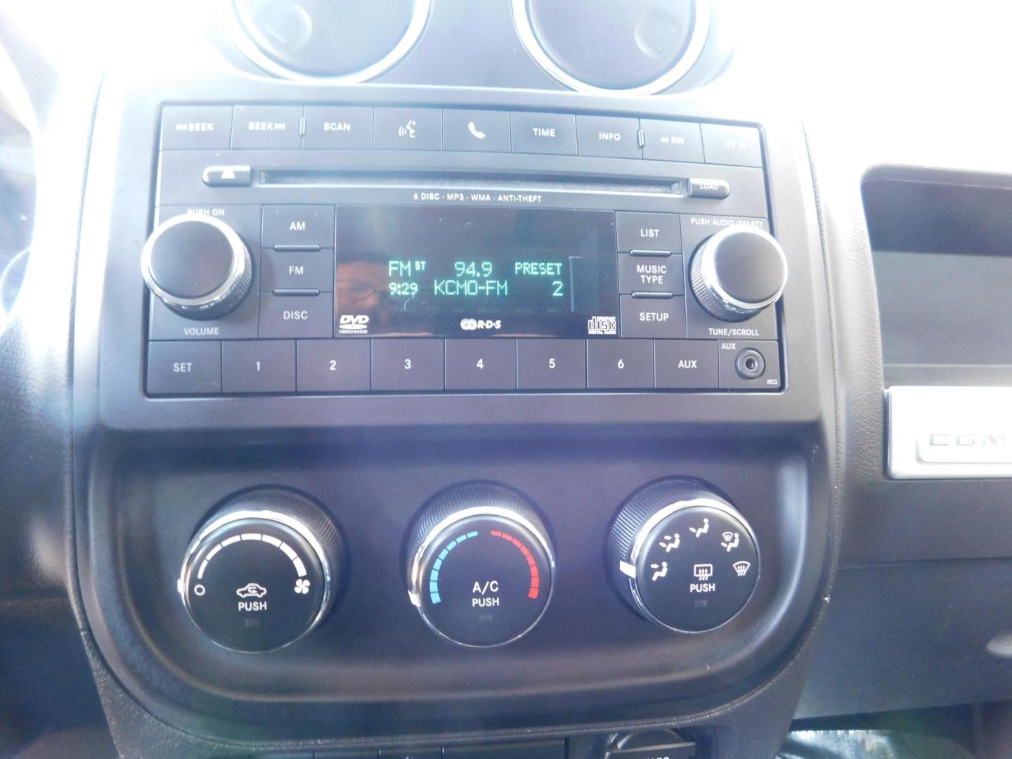 2015 WHITE Jeep Compass Sport 4WD (1C4NJDBB5FD) with an 2.4L L4 DOHC 16V engine, located at 2121 Burlington St, North Kansas City, MO, 64116, (816) 556-0707, 39.144707, -94.581978 - Photo#3
