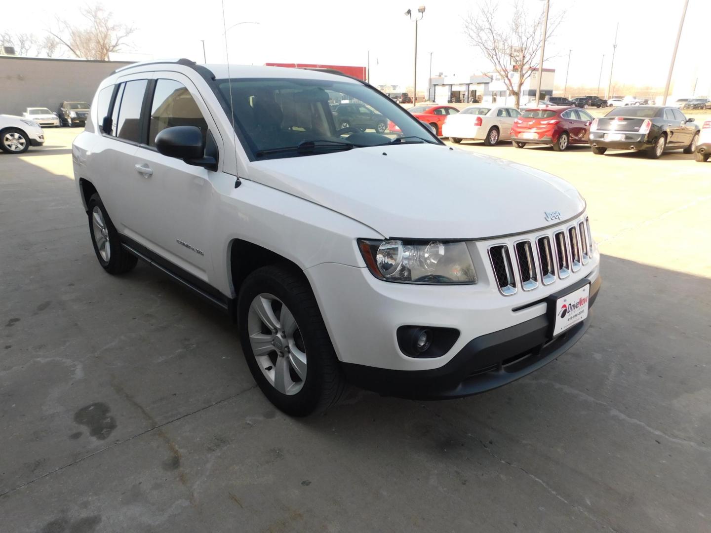 2015 WHITE Jeep Compass Sport 4WD (1C4NJDBB5FD) with an 2.4L L4 DOHC 16V engine, located at 2121 Burlington St, North Kansas City, MO, 64116, (816) 556-0707, 39.144707, -94.581978 - Photo#8