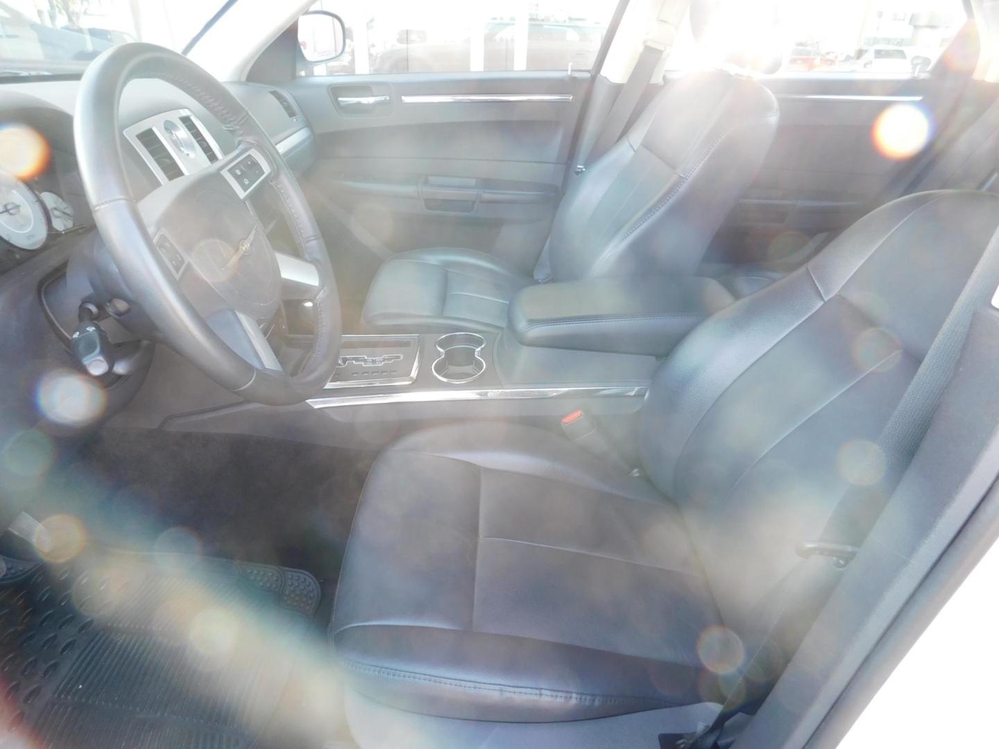 2010 WHITE Chrysler 300 Touring (2C3CA5CV4AH) with an 3.5L V6 SOHC 24V engine, 4-Speed Automatic transmission, located at 2121 Burlington St, North Kansas City, MO, 64116, (816) 556-0707, 39.144707, -94.581978 - Photo#2