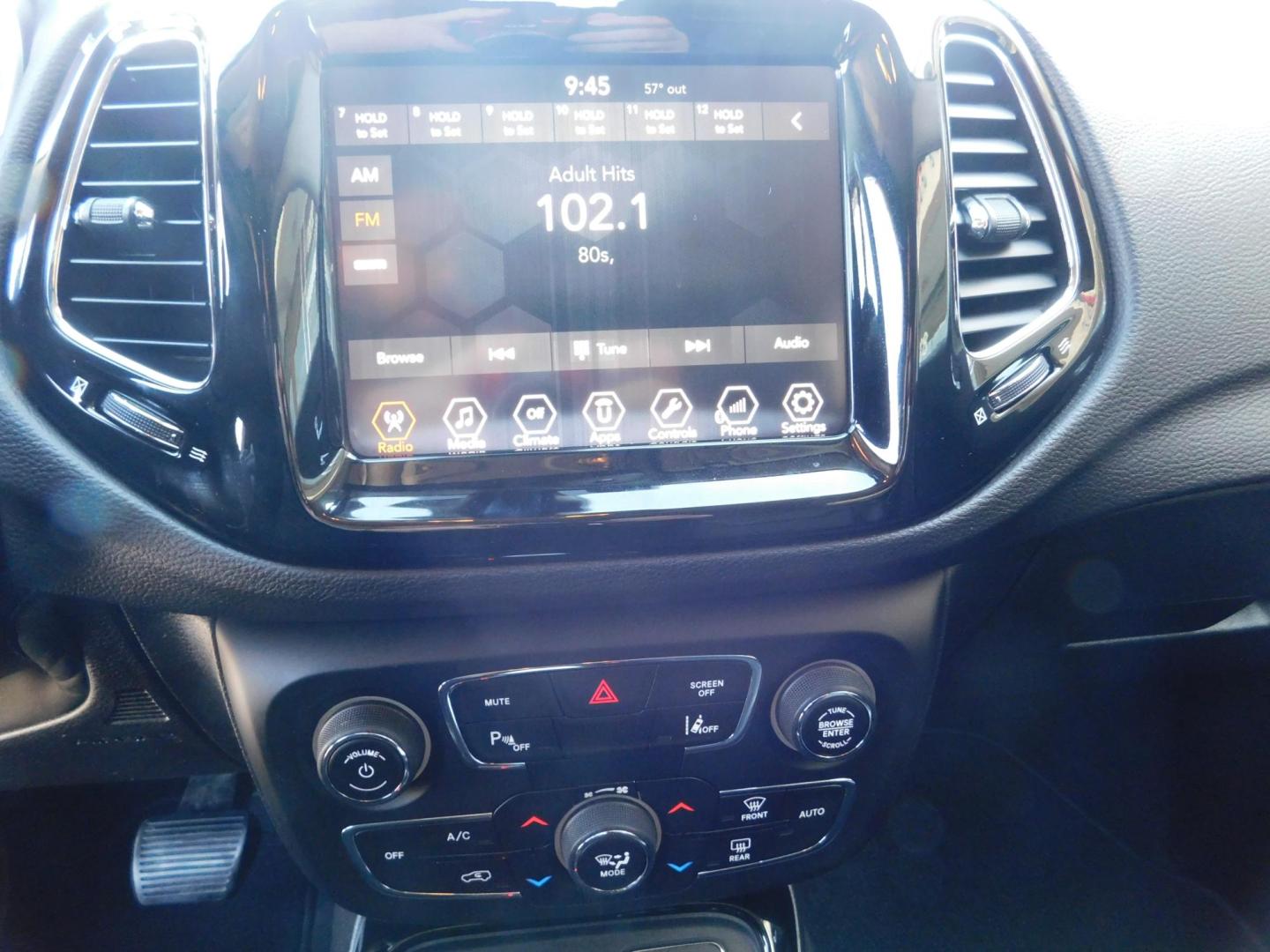 2018 BLACK Jeep Compass Limited 4WD (3C4NJDCB0JT) with an 2.4L L4 DOHC 16V engine, CVT transmission, located at 2121 Burlington St, North Kansas City, MO, 64116, (816) 556-0707, 39.144707, -94.581978 - Photo#3