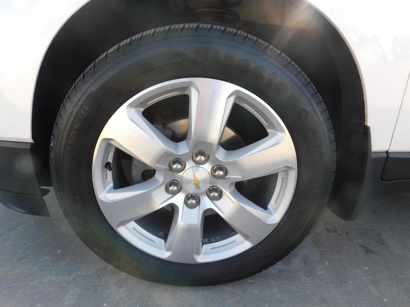 2017 WHITE Chevrolet Traverse Premier AWD (1GNKVJKD9HJ) with an 3.6L V6 DOHC 24V engine, 6A transmission, located at 2121 Burlington St, North Kansas City, MO, 64116, (816) 556-0707, 39.144707, -94.581978 - Photo#1