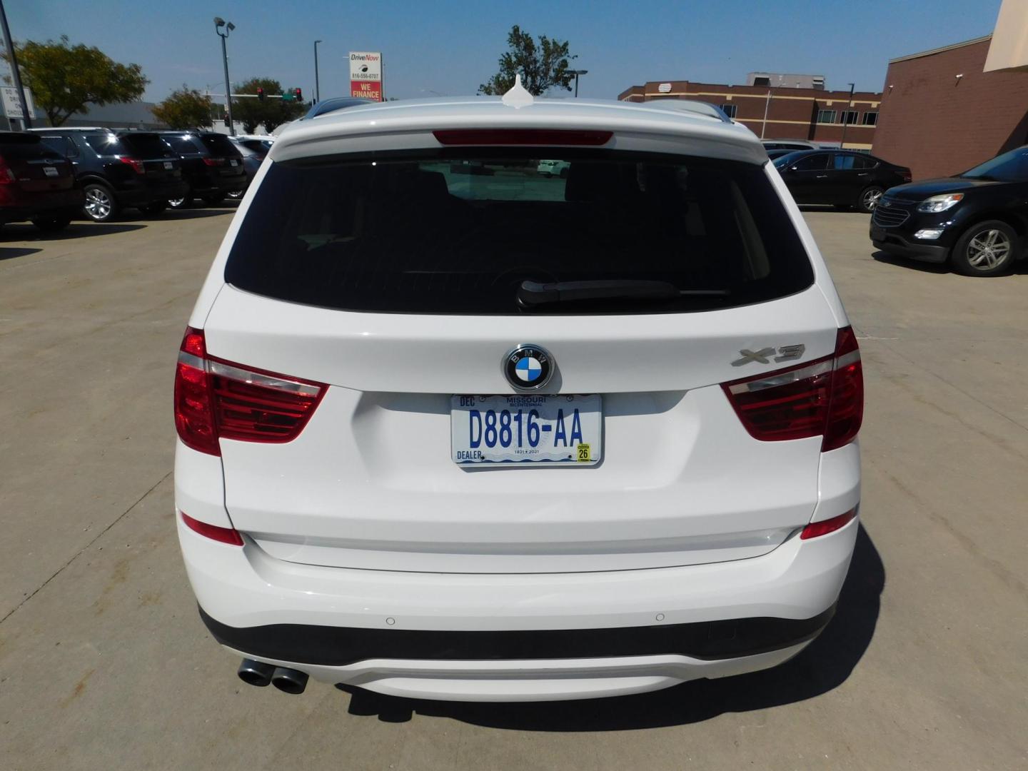 2015 WHITE BMW X3 xDrive28i (5UXWX9C59F0) with an 2.0L L4 DOHC 16V engine, 8-Speed Automatic transmission, located at 2121 Burlington St, North Kansas City, MO, 64116, (816) 556-0707, 39.144707, -94.581978 - Photo#8