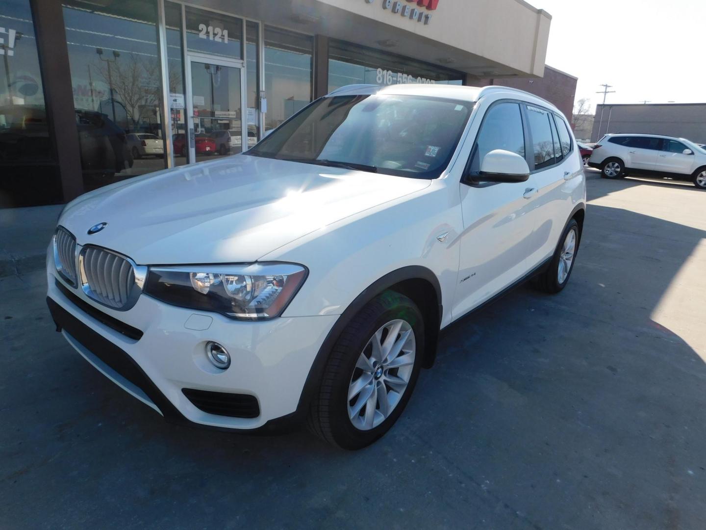 2015 WHITE BMW X3 xDrive28i (5UXWX9C59F0) with an 2.0L L4 DOHC 16V engine, 8-Speed Automatic transmission, located at 2121 Burlington St, North Kansas City, MO, 64116, (816) 556-0707, 39.144707, -94.581978 - Photo#0