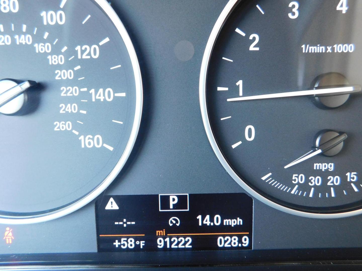 2015 WHITE BMW X3 xDrive28i (5UXWX9C59F0) with an 2.0L L4 DOHC 16V engine, 8-Speed Automatic transmission, located at 2121 Burlington St, North Kansas City, MO, 64116, (816) 556-0707, 39.144707, -94.581978 - Photo#5