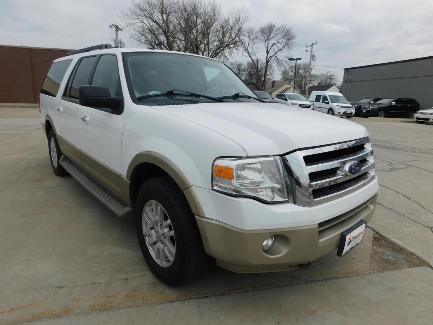 2014 WHITE Ford Expedition EL King Ranch 4WD (1FMJK1J57EE) with an 5.4L V8 SOHC 16V FFV engine, 6-Speed Automatic transmission, located at 2121 Burlington St, North Kansas City, MO, 64116, (816) 556-0707, 39.144707, -94.581978 - Photo#9