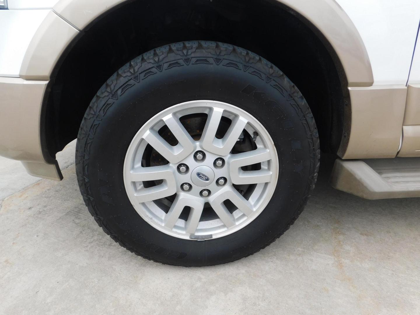 2014 WHITE Ford Expedition EL King Ranch 4WD (1FMJK1J57EE) with an 5.4L V8 SOHC 16V FFV engine, 6-Speed Automatic transmission, located at 2121 Burlington St, North Kansas City, MO, 64116, (816) 556-0707, 39.144707, -94.581978 - Photo#1