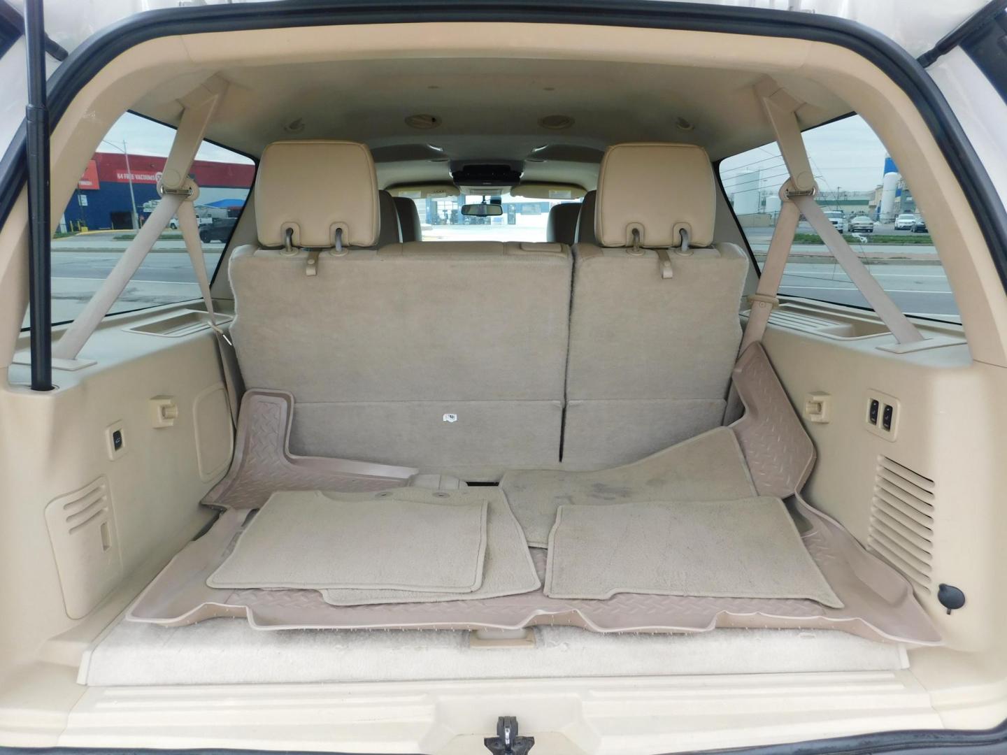 2014 WHITE Ford Expedition EL King Ranch 4WD (1FMJK1J57EE) with an 5.4L V8 SOHC 16V FFV engine, 6-Speed Automatic transmission, located at 2121 Burlington St, North Kansas City, MO, 64116, (816) 556-0707, 39.144707, -94.581978 - Photo#7