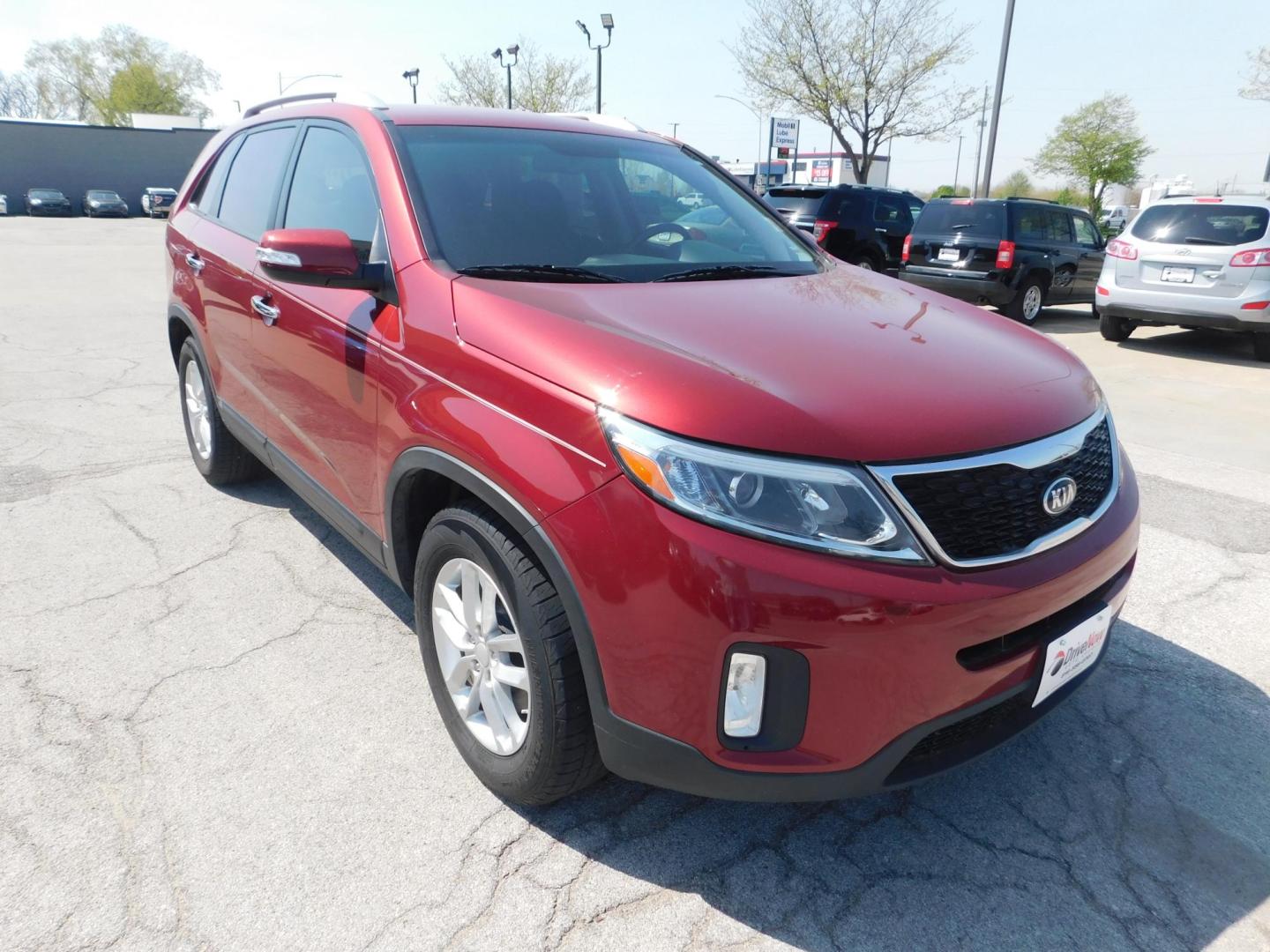 2014 BURGUNDY Kia Sorento LX 2WD (5XYKT3A67EG) with an 2.4L L4 DOHC 16V engine, 6-Speed Automatic transmission, located at 2121 Burlington St, North Kansas City, MO, 64116, (816) 556-0707, 39.144707, -94.581978 - Photo#9
