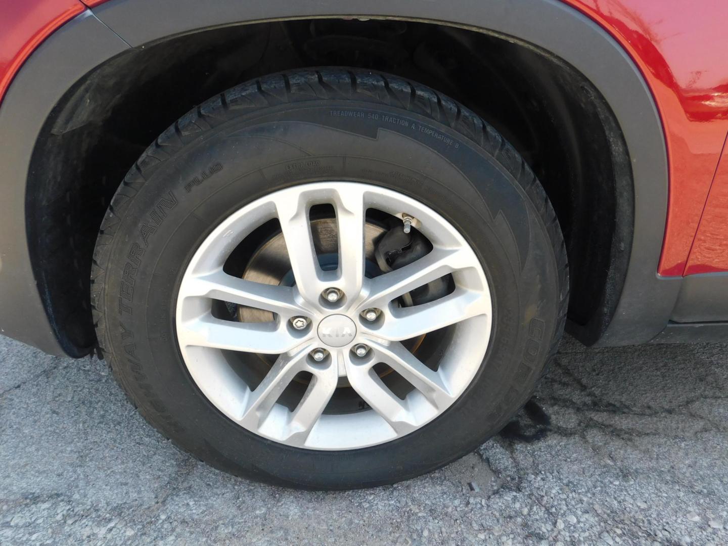 2014 BURGUNDY Kia Sorento LX 2WD (5XYKT3A67EG) with an 2.4L L4 DOHC 16V engine, 6-Speed Automatic transmission, located at 2121 Burlington St, North Kansas City, MO, 64116, (816) 556-0707, 39.144707, -94.581978 - Photo#1