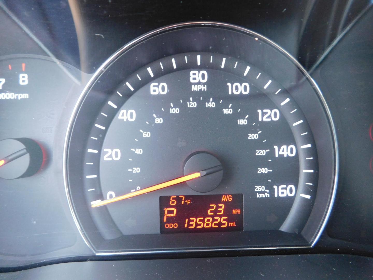 2014 BURGUNDY Kia Sorento LX 2WD (5XYKT3A67EG) with an 2.4L L4 DOHC 16V engine, 6-Speed Automatic transmission, located at 2121 Burlington St, North Kansas City, MO, 64116, (816) 556-0707, 39.144707, -94.581978 - Photo#5