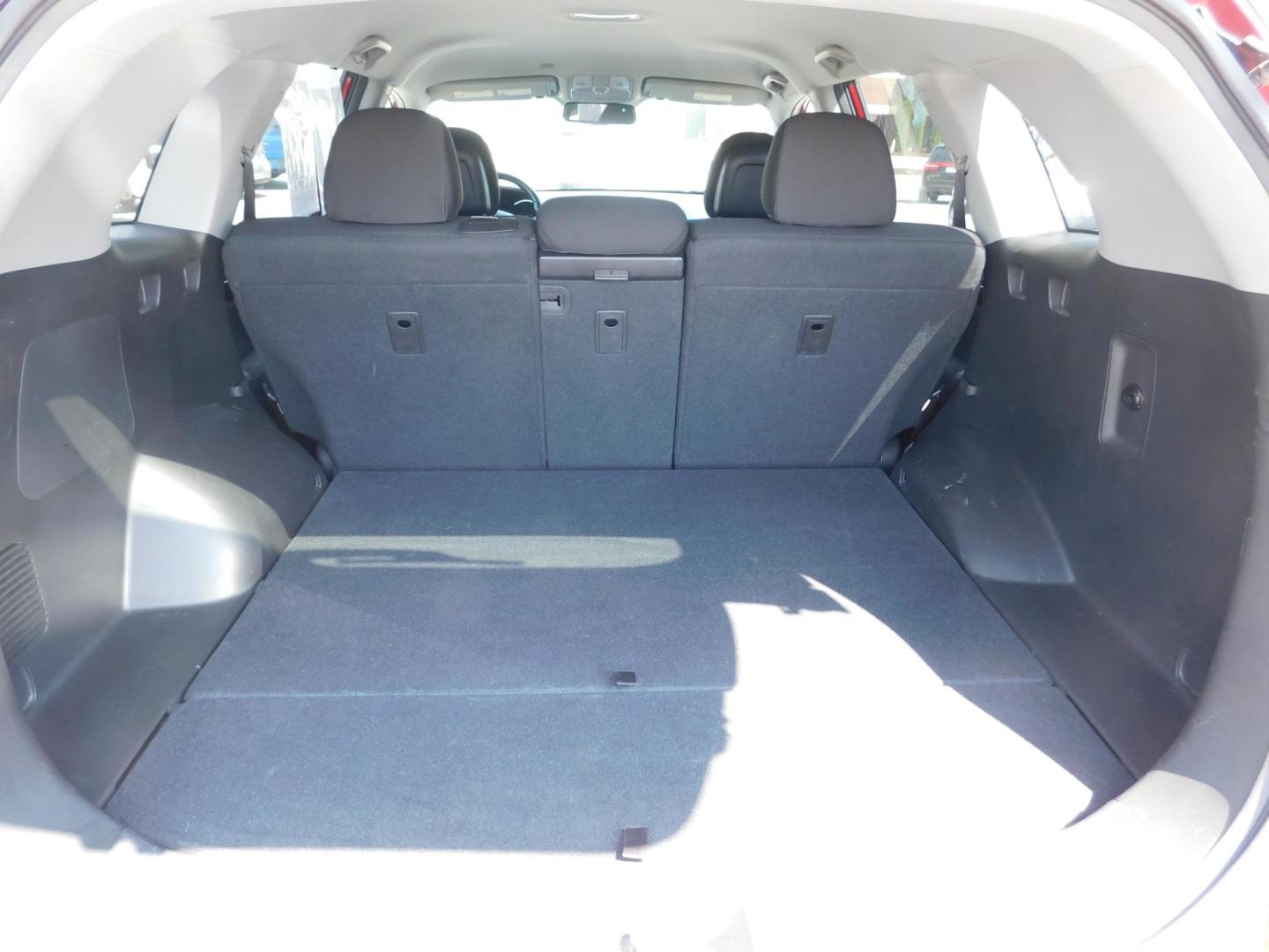 2014 BURGUNDY Kia Sorento LX 2WD (5XYKT3A67EG) with an 2.4L L4 DOHC 16V engine, 6-Speed Automatic transmission, located at 2121 Burlington St, North Kansas City, MO, 64116, (816) 556-0707, 39.144707, -94.581978 - Photo#7