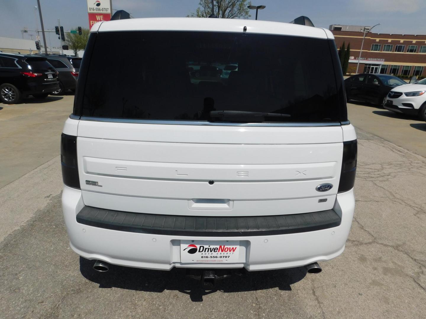 2017 WHITE Ford Flex SEL AWD (2FMHK6C82HB) with an 3.5L V6 DOHC 24V engine, 6A transmission, located at 2121 Burlington St, North Kansas City, MO, 64116, (816) 556-0707, 39.144707, -94.581978 - Photo#9