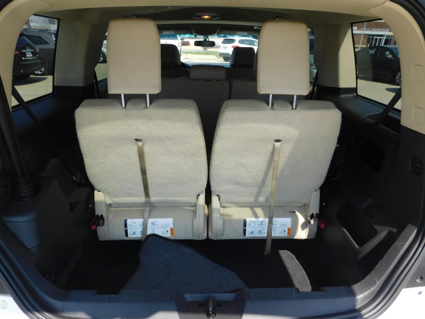 2017 WHITE Ford Flex SEL AWD (2FMHK6C82HB) with an 3.5L V6 DOHC 24V engine, 6A transmission, located at 2121 Burlington St, North Kansas City, MO, 64116, (816) 556-0707, 39.144707, -94.581978 - Photo#8