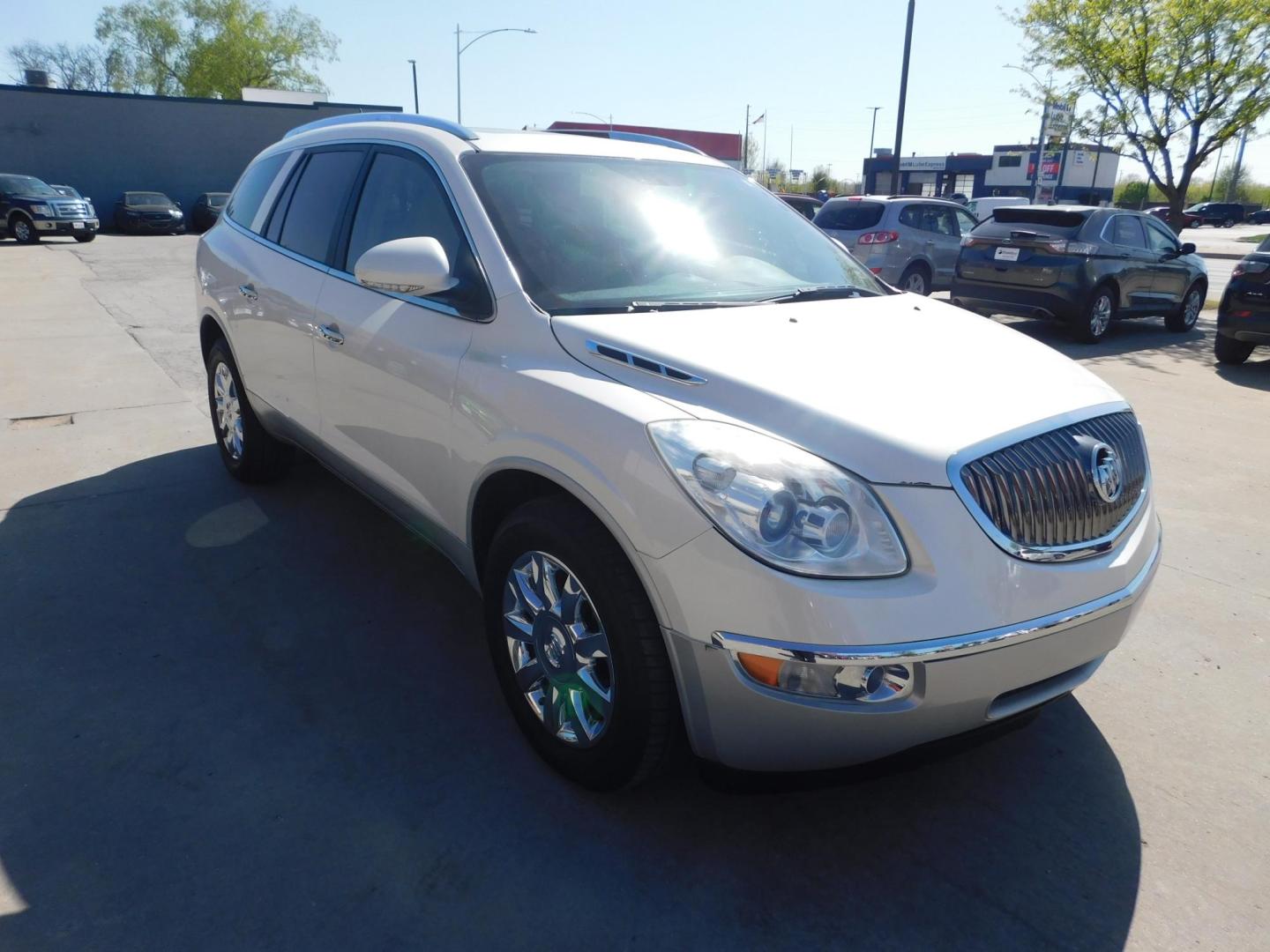 2011 WHITE Buick Enclave CXL-1 FWD (5GAKRBED7BJ) with an 3.6L V6 DOHC 24V engine, 6-Speed Automatic Overdrive transmission, located at 2121 Burlington St, North Kansas City, MO, 64116, (816) 556-0707, 39.144707, -94.581978 - Photo#11