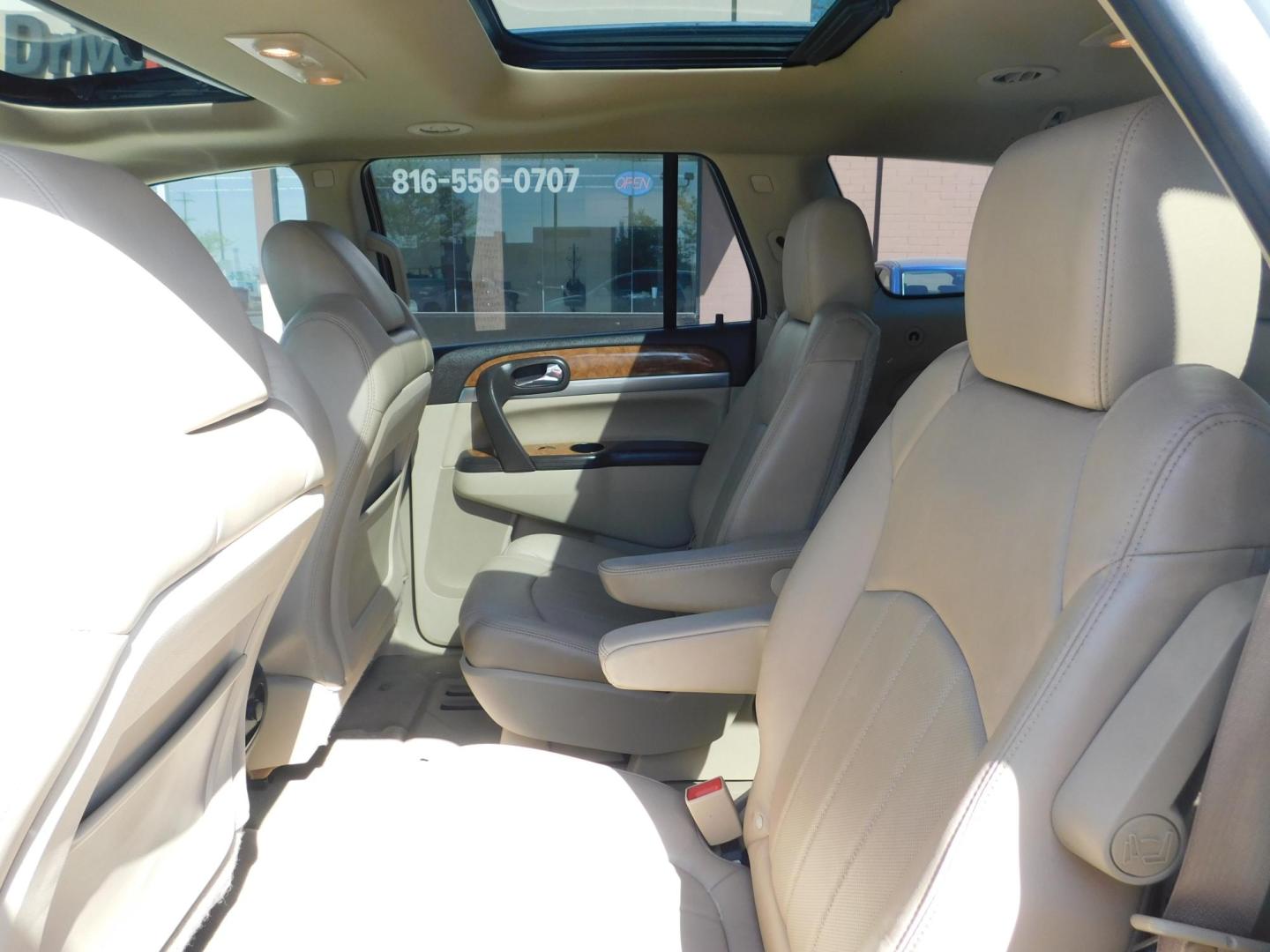 2011 WHITE Buick Enclave CXL-1 FWD (5GAKRBED7BJ) with an 3.6L V6 DOHC 24V engine, 6-Speed Automatic Overdrive transmission, located at 2121 Burlington St, North Kansas City, MO, 64116, (816) 556-0707, 39.144707, -94.581978 - Photo#6