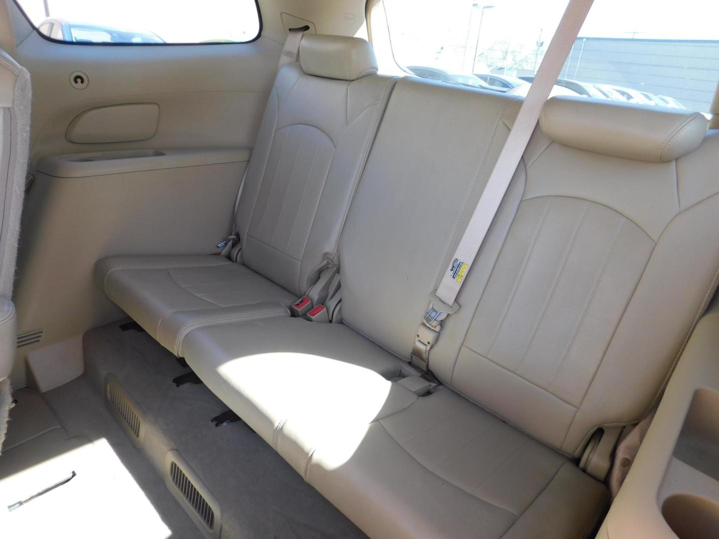 2011 WHITE Buick Enclave CXL-1 FWD (5GAKRBED7BJ) with an 3.6L V6 DOHC 24V engine, 6-Speed Automatic Overdrive transmission, located at 2121 Burlington St, North Kansas City, MO, 64116, (816) 556-0707, 39.144707, -94.581978 - Photo#8