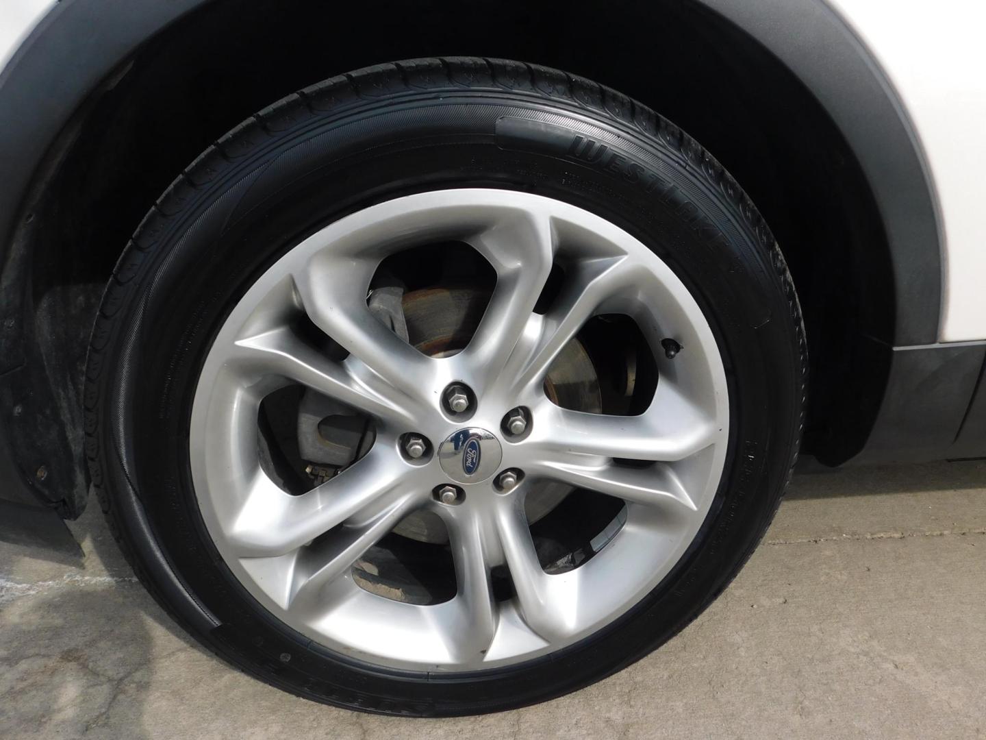 2011 WHITE Ford Explorer Limited 4WD (1FMHK8F83BG) with an 3.5L V6 DOHC 24V engine, 6-Speed Automatic transmission, located at 2121 Burlington St, North Kansas City, MO, 64116, (816) 556-0707, 39.144707, -94.581978 - Photo#1