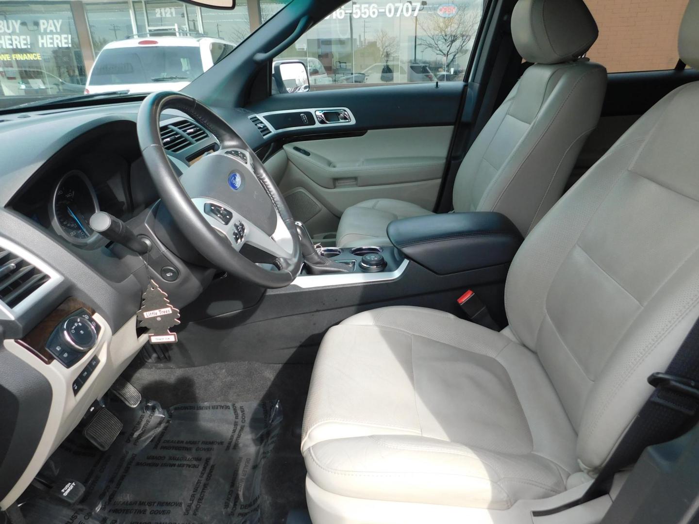 2011 WHITE Ford Explorer Limited 4WD (1FMHK8F83BG) with an 3.5L V6 DOHC 24V engine, 6-Speed Automatic transmission, located at 2121 Burlington St, North Kansas City, MO, 64116, (816) 556-0707, 39.144707, -94.581978 - Photo#2