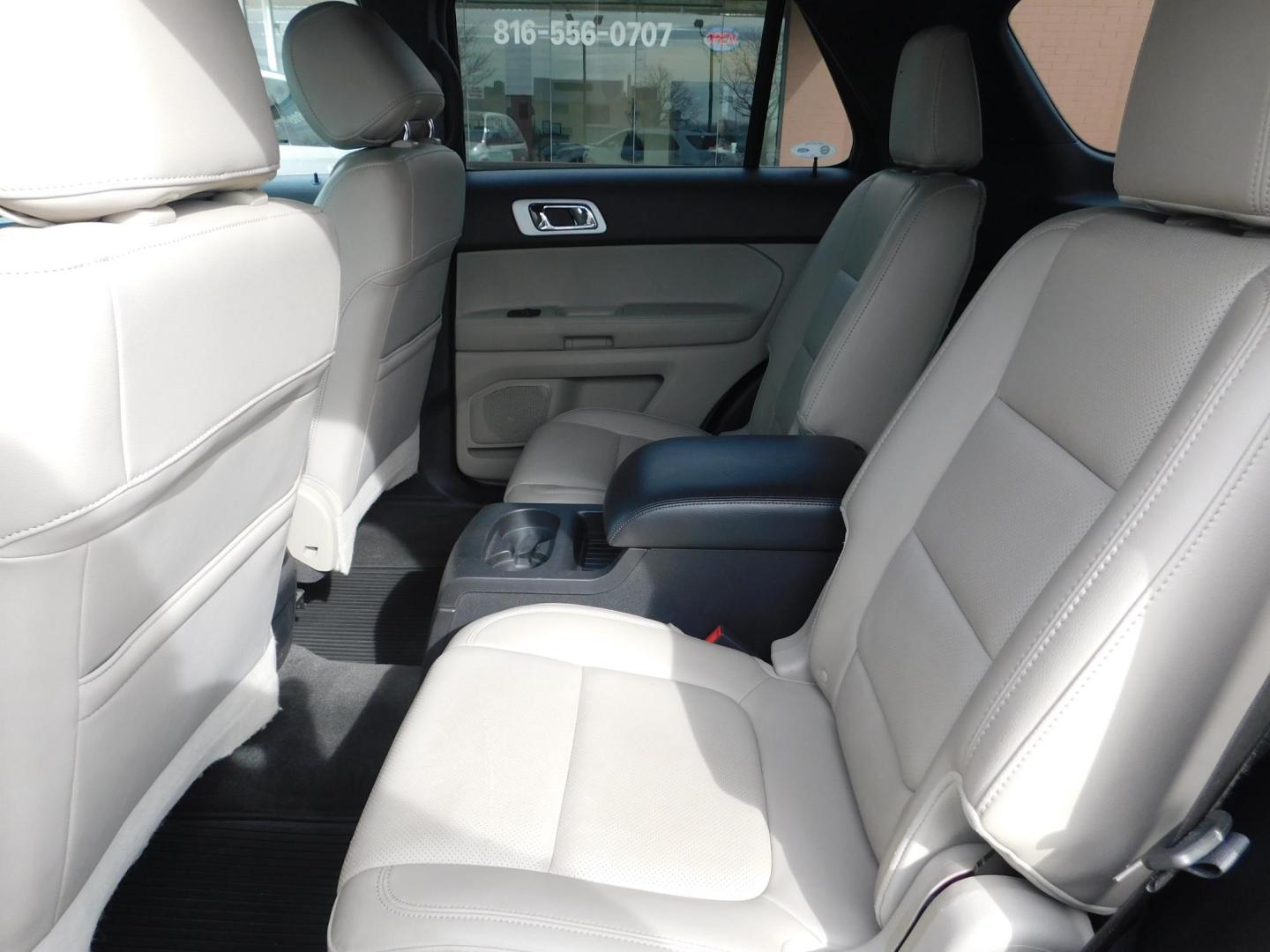2011 WHITE Ford Explorer Limited 4WD (1FMHK8F83BG) with an 3.5L V6 DOHC 24V engine, 6-Speed Automatic transmission, located at 2121 Burlington St, North Kansas City, MO, 64116, (816) 556-0707, 39.144707, -94.581978 - Photo#7