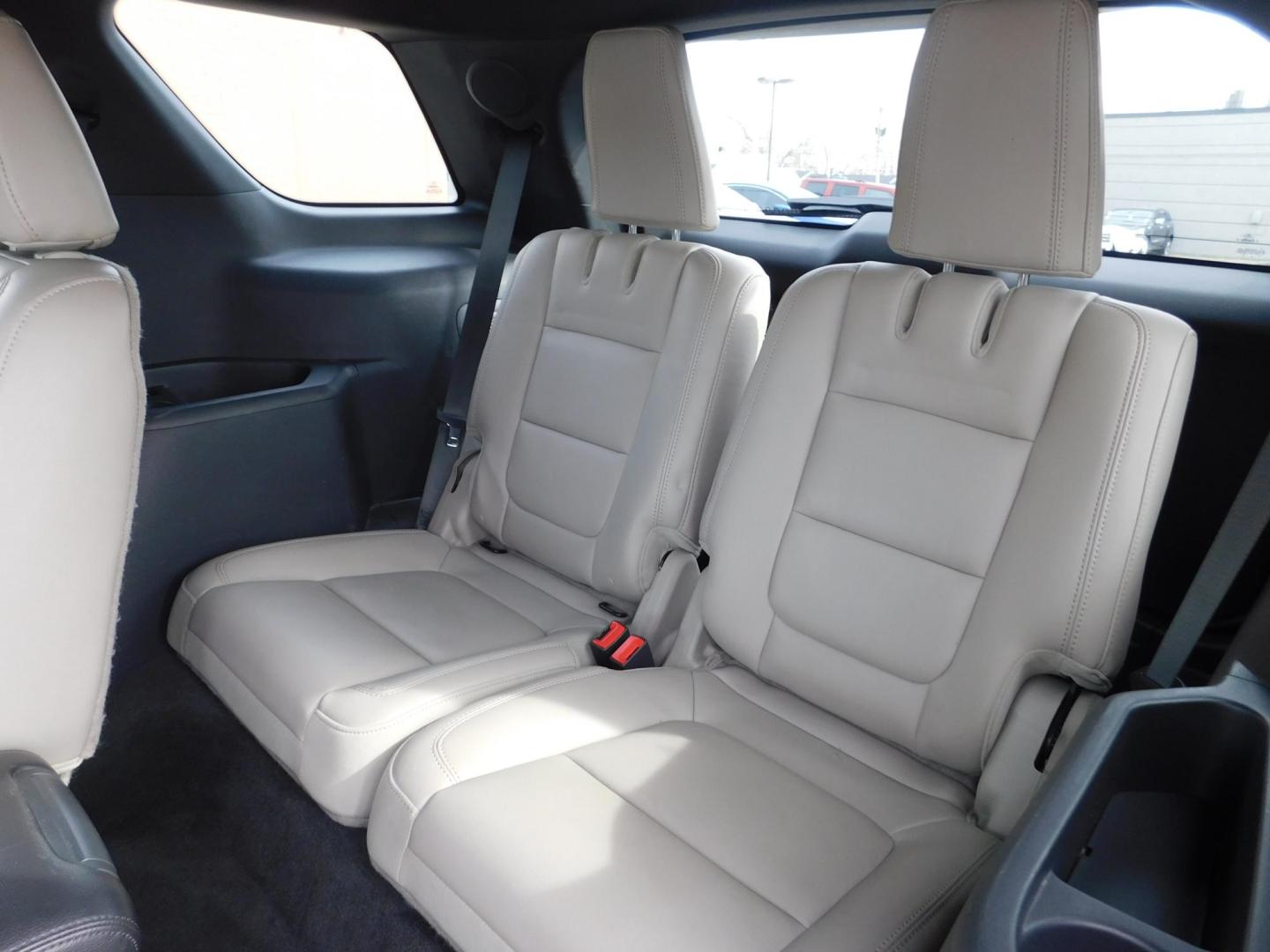 2011 WHITE Ford Explorer Limited 4WD (1FMHK8F83BG) with an 3.5L V6 DOHC 24V engine, 6-Speed Automatic transmission, located at 2121 Burlington St, North Kansas City, MO, 64116, (816) 556-0707, 39.144707, -94.581978 - Photo#8
