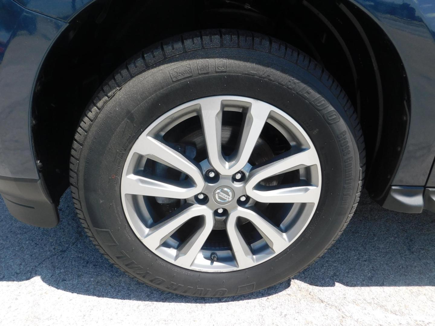 2013 BLUE Nissan Pathfinder LE 2WD (5N1AR2MN6DC) with an 3.5L V6 DOHC 24V engine, Continuously Variable Transmission transmission, located at 2121 Burlington St, North Kansas City, MO, 64116, (816) 556-0707, 39.144707, -94.581978 - Photo#1