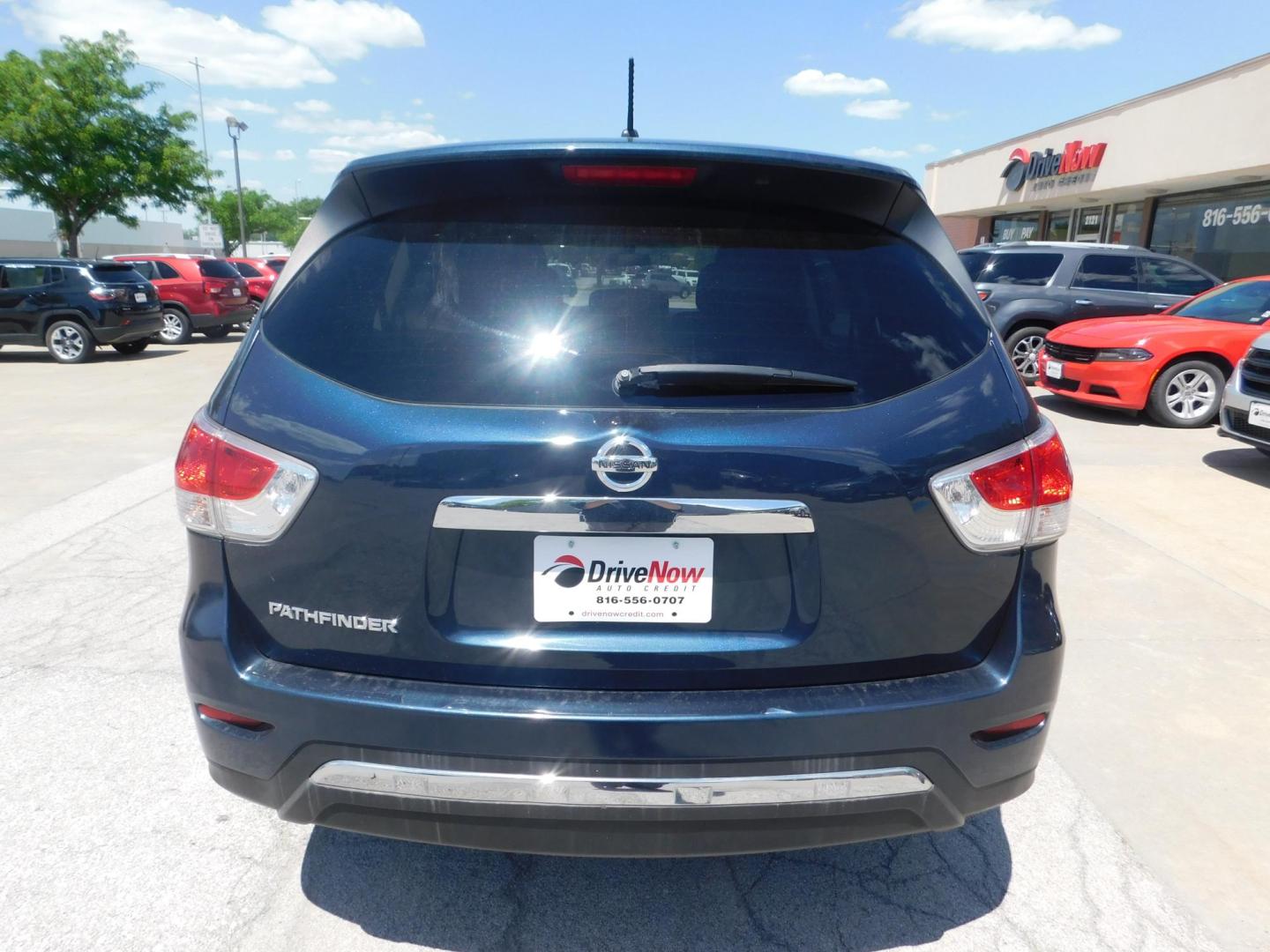2013 BLUE Nissan Pathfinder LE 2WD (5N1AR2MN6DC) with an 3.5L V6 DOHC 24V engine, Continuously Variable Transmission transmission, located at 2121 Burlington St, North Kansas City, MO, 64116, (816) 556-0707, 39.144707, -94.581978 - Photo#8