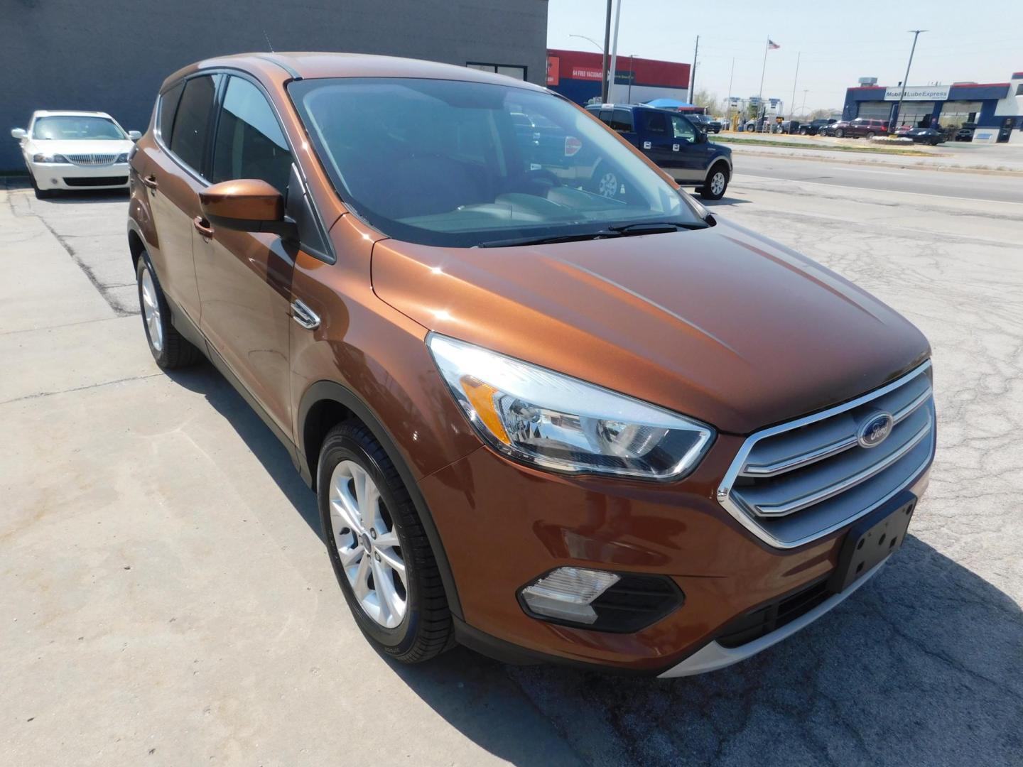2017 BROWN Ford Escape SE 4WD (1FMCU9G93HU) with an 2.0L L4 DOHC 16V engine, 6A transmission, located at 2121 Burlington St, North Kansas City, MO, 64116, (816) 556-0707, 39.144707, -94.581978 - Photo#9