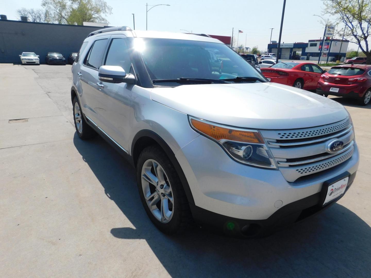 2015 SILVER Ford Explorer Limited 4WD (1FM5K8F83FG) with an 3.5L V6 DOHC 24V engine, 6-Speed Automatic transmission, located at 2121 Burlington St, North Kansas City, MO, 64116, (816) 556-0707, 39.144707, -94.581978 - Photo#10
