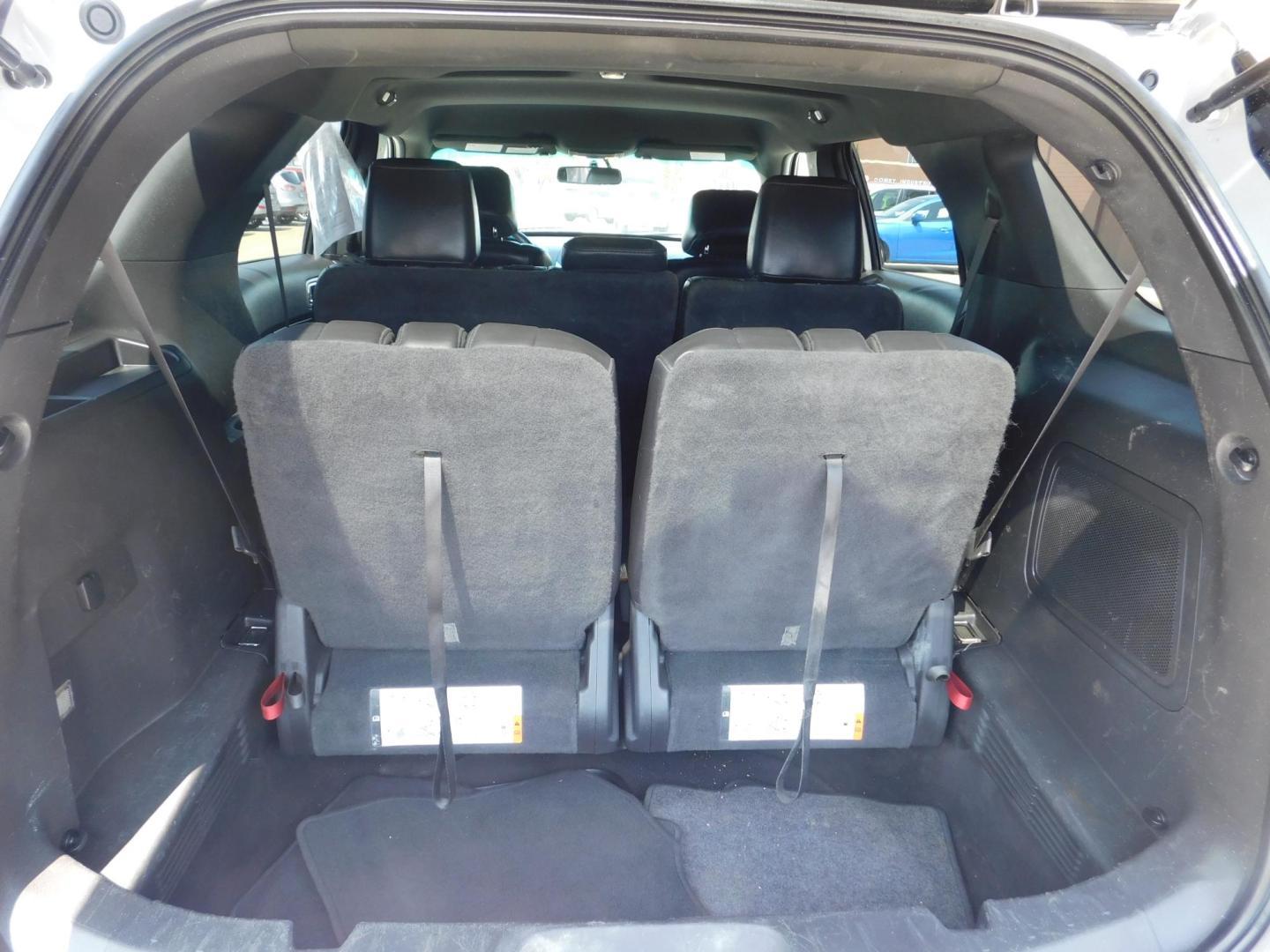 2015 SILVER Ford Explorer Limited 4WD (1FM5K8F83FG) with an 3.5L V6 DOHC 24V engine, 6-Speed Automatic transmission, located at 2121 Burlington St, North Kansas City, MO, 64116, (816) 556-0707, 39.144707, -94.581978 - Photo#8
