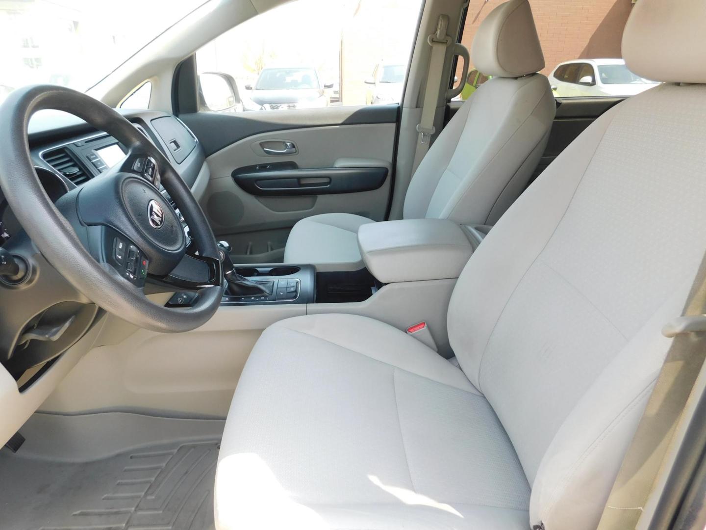 2016 SILVER Kia Sedona LX (KNDMB5C15G6) with an 3.3L V6 DOHC 24V engine, 6-Speed Automatic transmission, located at 2121 Burlington St, North Kansas City, MO, 64116, (816) 556-0707, 39.144707, -94.581978 - Photo#2