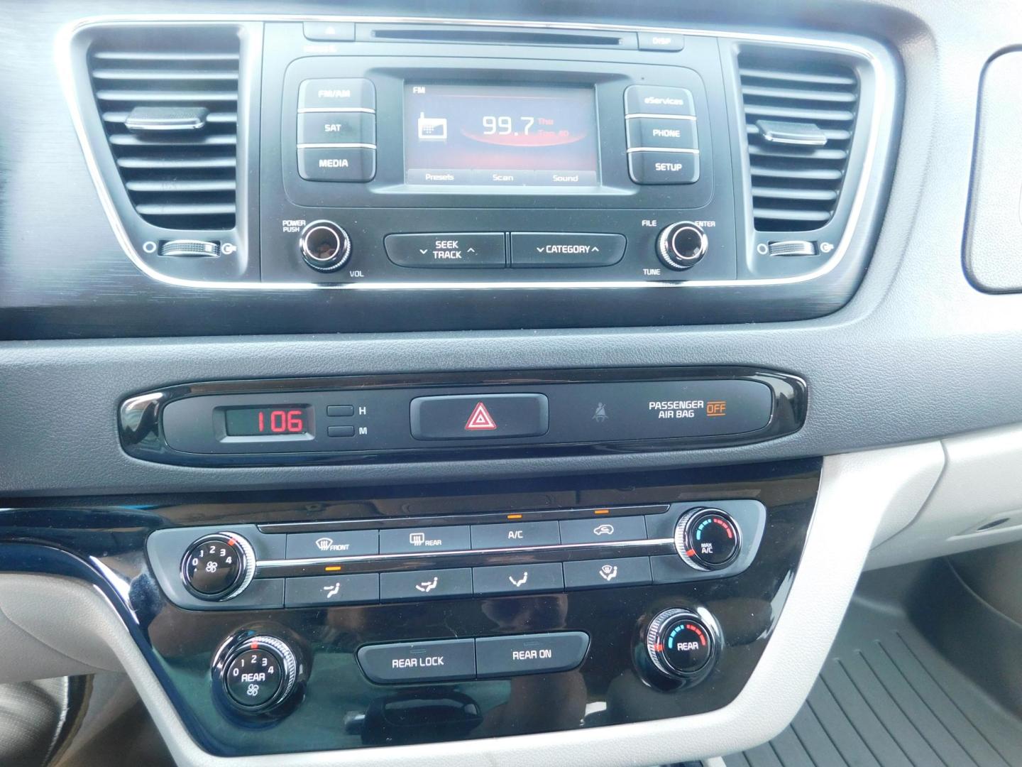2016 SILVER Kia Sedona LX (KNDMB5C15G6) with an 3.3L V6 DOHC 24V engine, 6-Speed Automatic transmission, located at 2121 Burlington St, North Kansas City, MO, 64116, (816) 556-0707, 39.144707, -94.581978 - Photo#3