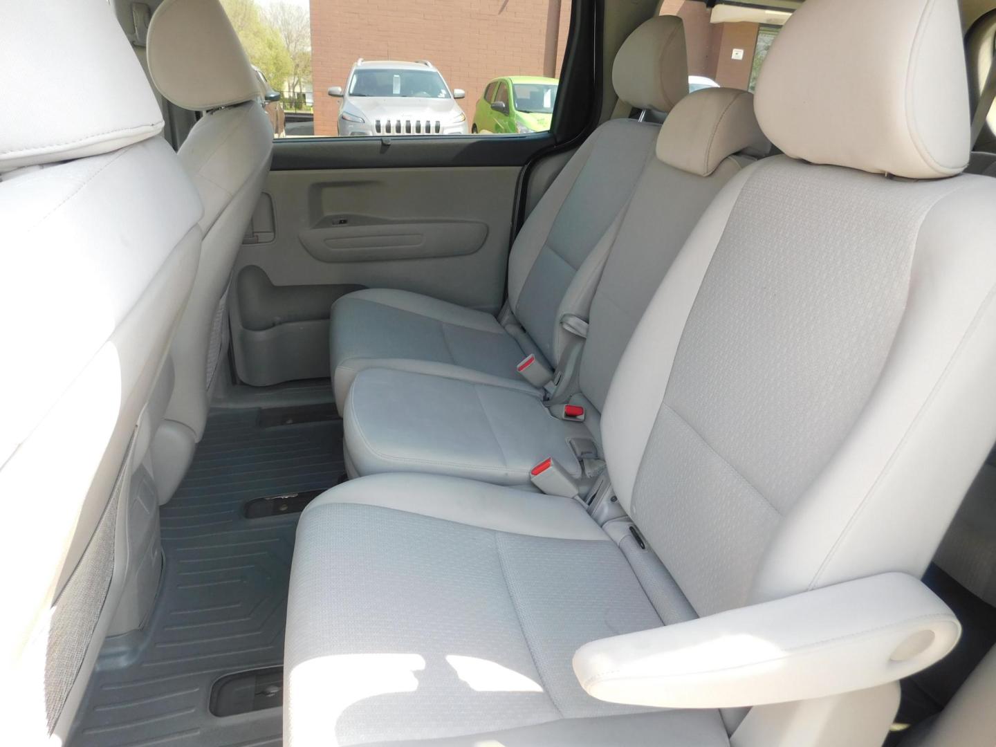 2016 SILVER Kia Sedona LX (KNDMB5C15G6) with an 3.3L V6 DOHC 24V engine, 6-Speed Automatic transmission, located at 2121 Burlington St, North Kansas City, MO, 64116, (816) 556-0707, 39.144707, -94.581978 - Photo#6