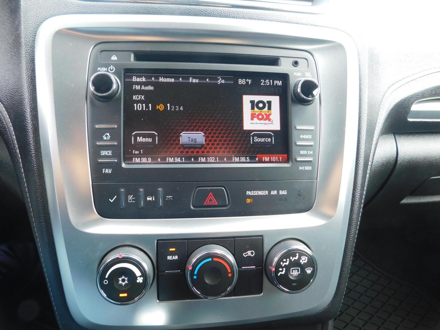 2013 WHITE GMC Acadia SLE-2 FWD (1GKKRPKD5DJ) with an 3.6L V6 DOHC 24V engine, 6-Speed Automatic transmission, located at 2121 Burlington St, North Kansas City, MO, 64116, (816) 556-0707, 39.144707, -94.581978 - Photo#3