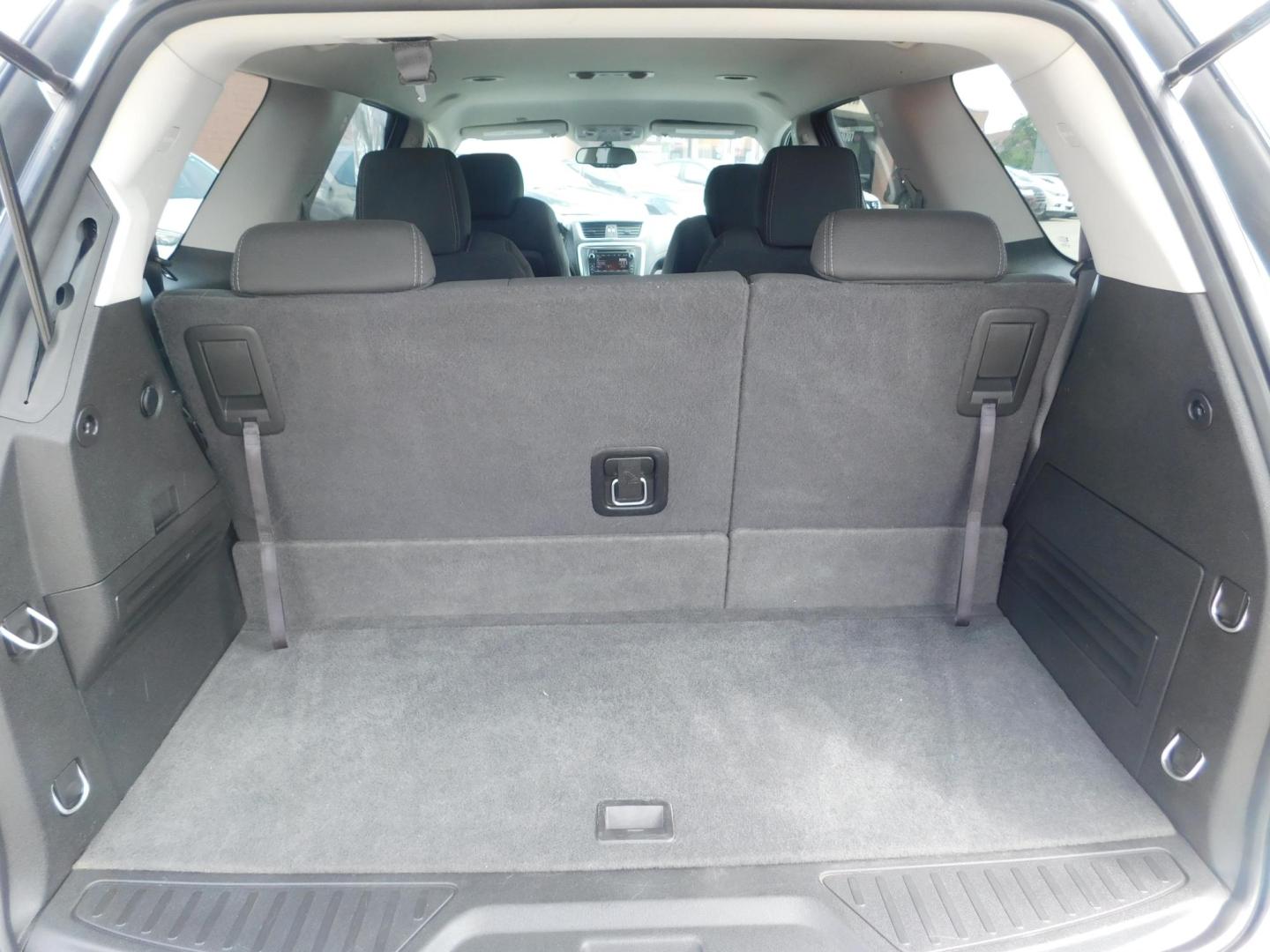 2013 WHITE GMC Acadia SLE-2 FWD (1GKKRPKD5DJ) with an 3.6L V6 DOHC 24V engine, 6-Speed Automatic transmission, located at 2121 Burlington St, North Kansas City, MO, 64116, (816) 556-0707, 39.144707, -94.581978 - Photo#8