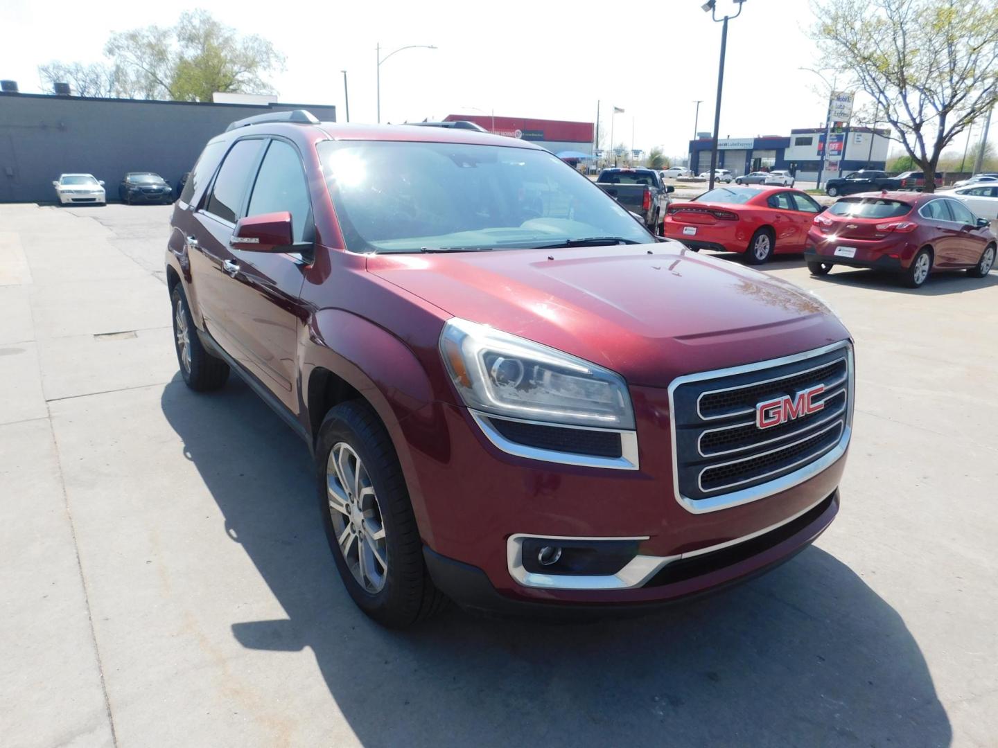 2015 RED GMC Acadia SLT-1 FWD (1GKKRRKD3FJ) with an 3.6L V6 DOHC 24V engine, 6-Speed Automatic transmission, located at 2121 Burlington St, North Kansas City, MO, 64116, (816) 556-0707, 39.144707, -94.581978 - Photo#10
