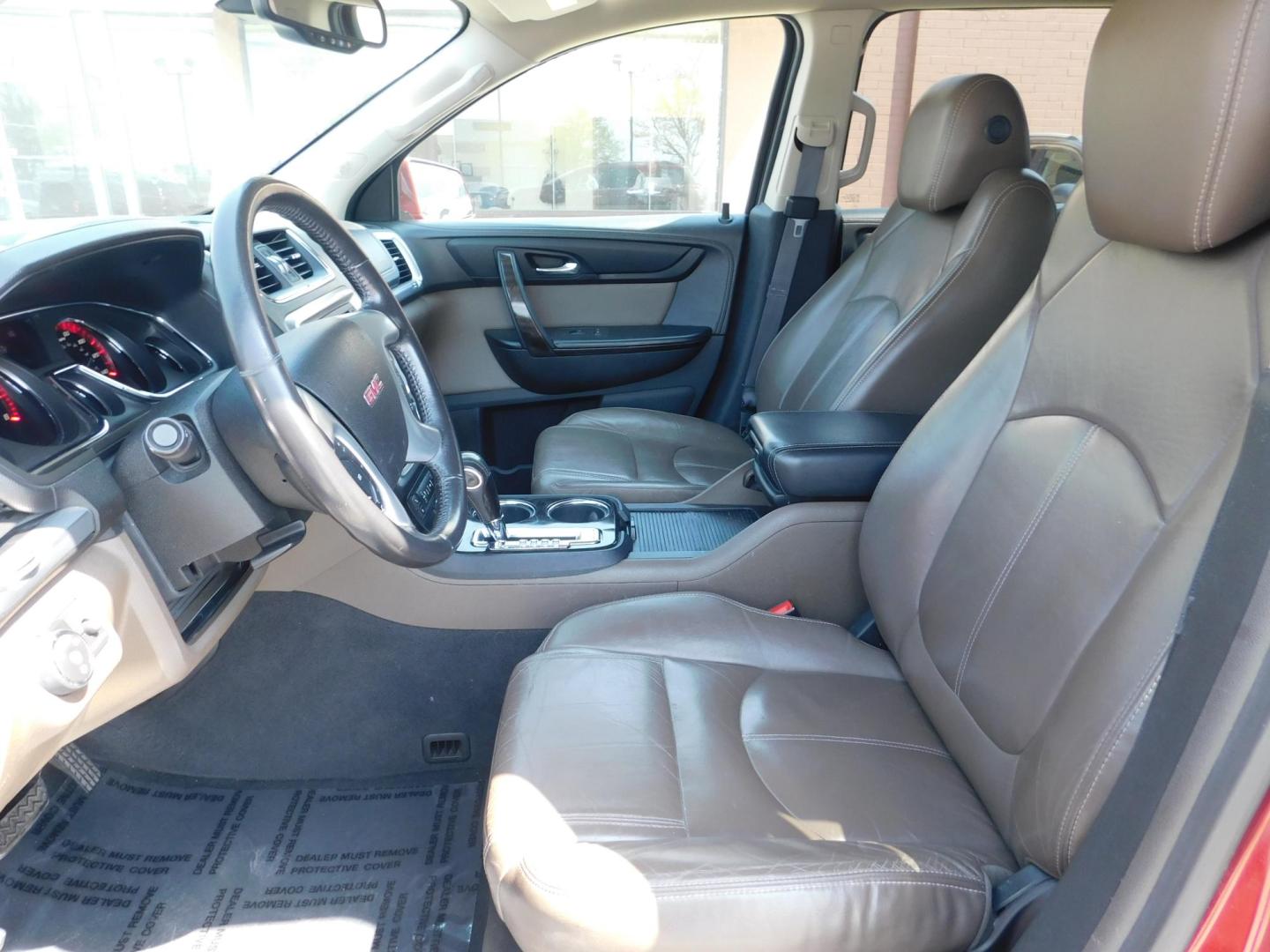 2015 RED GMC Acadia SLT-1 FWD (1GKKRRKD3FJ) with an 3.6L V6 DOHC 24V engine, 6-Speed Automatic transmission, located at 2121 Burlington St, North Kansas City, MO, 64116, (816) 556-0707, 39.144707, -94.581978 - Photo#2
