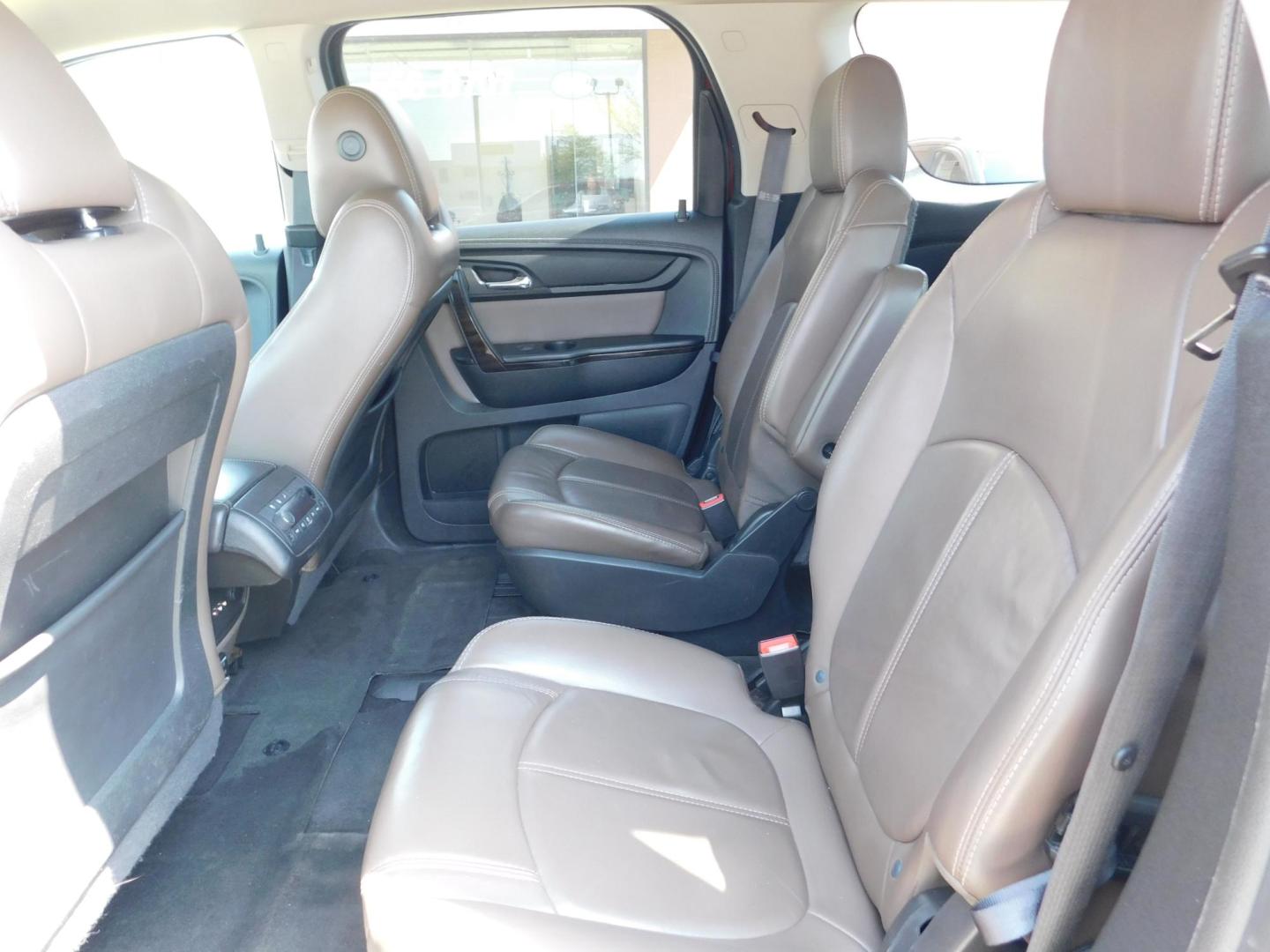 2015 RED GMC Acadia SLT-1 FWD (1GKKRRKD3FJ) with an 3.6L V6 DOHC 24V engine, 6-Speed Automatic transmission, located at 2121 Burlington St, North Kansas City, MO, 64116, (816) 556-0707, 39.144707, -94.581978 - Photo#6
