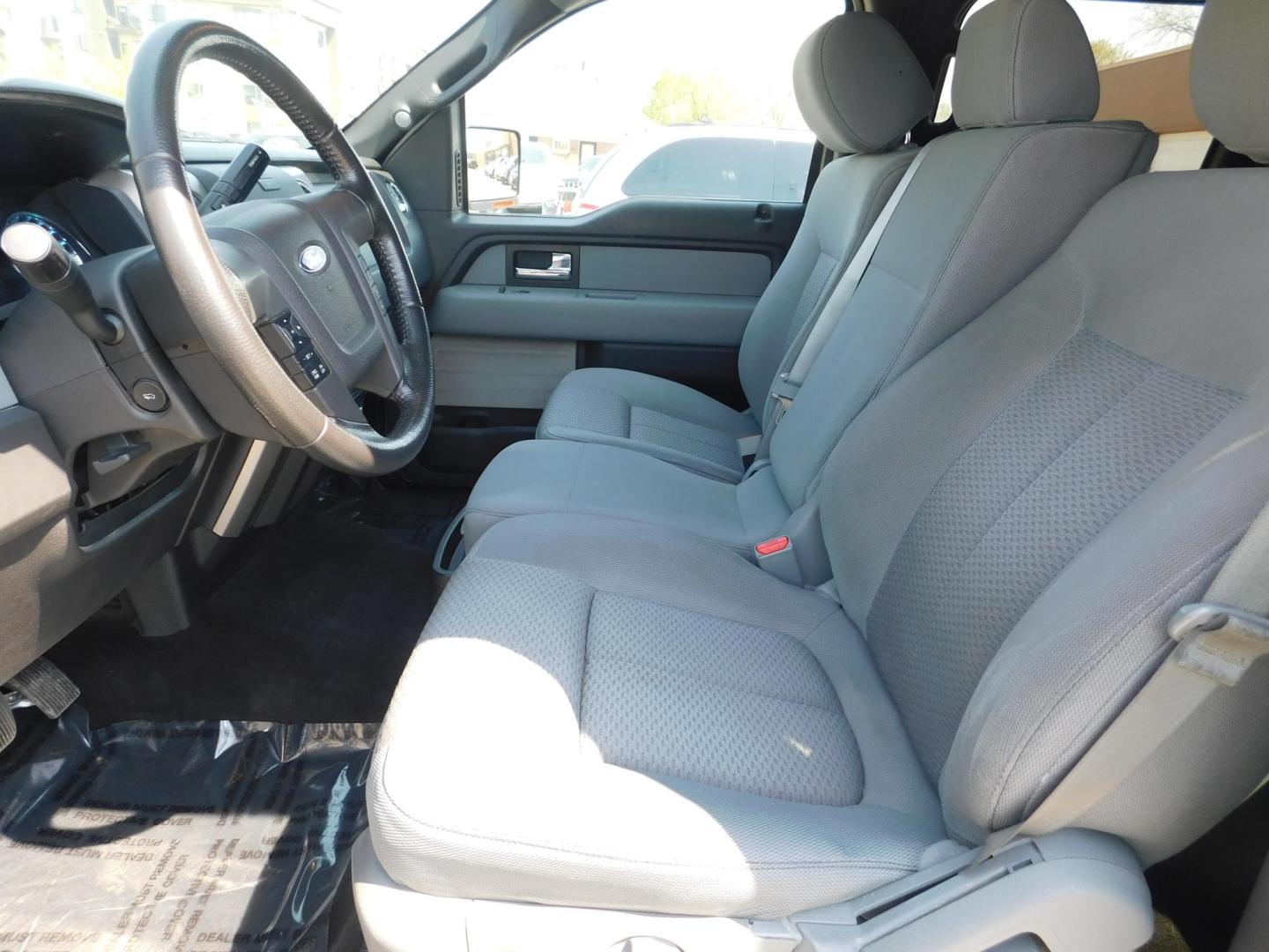 2013 WHITE Ford F-150 XLT SuperCrew 6.5-ft. Bed 4WD (1FTFW1ET9DK) with an 3.5L V6 TURBO engine, 6-Speed Automatic transmission, located at 2121 Burlington St, North Kansas City, MO, 64116, (816) 556-0707, 39.144707, -94.581978 - Photo#2