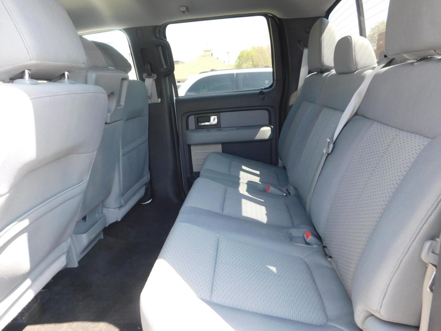 2013 WHITE Ford F-150 XLT SuperCrew 6.5-ft. Bed 4WD (1FTFW1ET9DK) with an 3.5L V6 TURBO engine, 6-Speed Automatic transmission, located at 2121 Burlington St, North Kansas City, MO, 64116, (816) 556-0707, 39.144707, -94.581978 - Photo#6