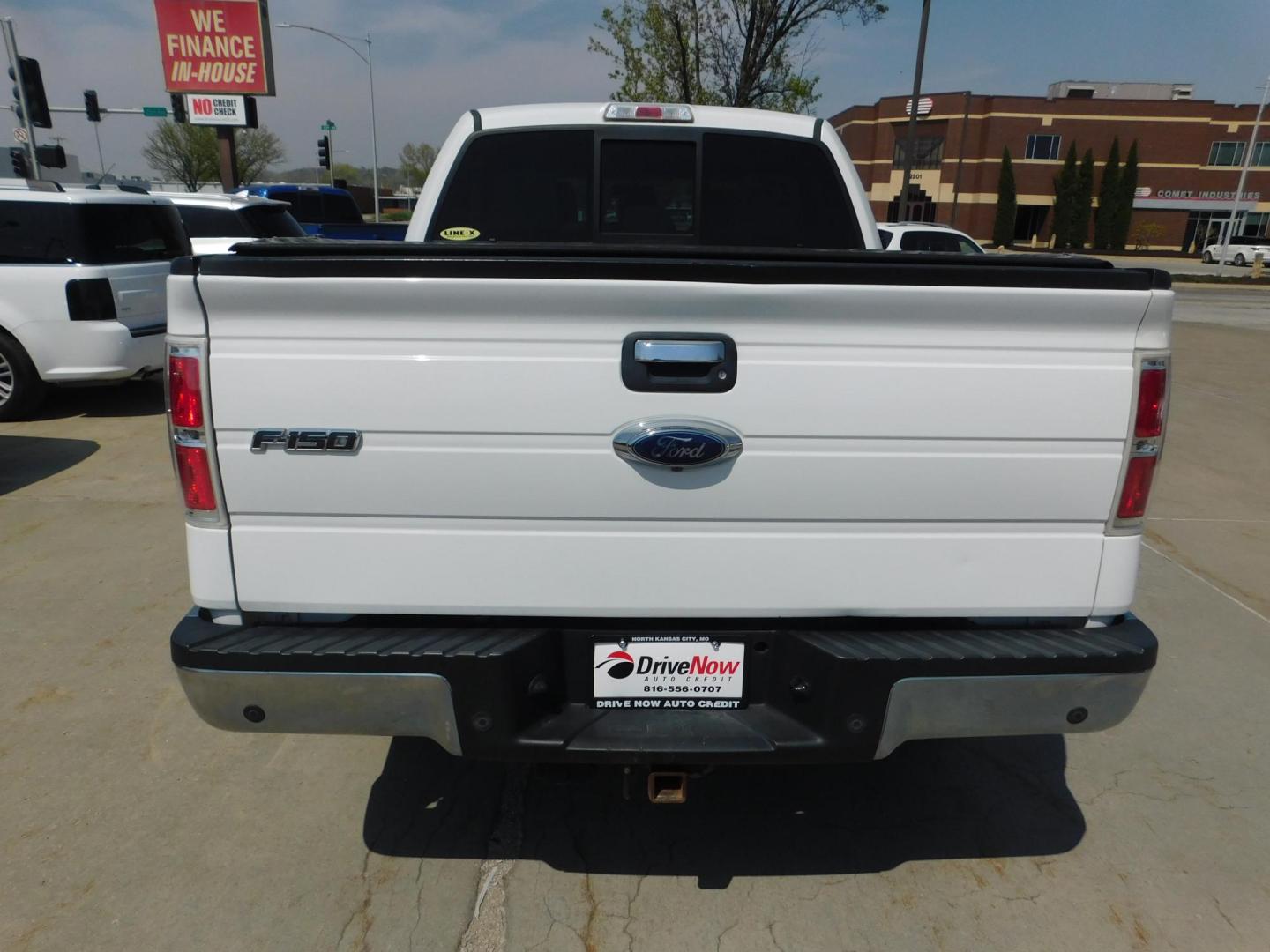 2013 WHITE Ford F-150 XLT SuperCrew 6.5-ft. Bed 4WD (1FTFW1ET9DK) with an 3.5L V6 TURBO engine, 6-Speed Automatic transmission, located at 2121 Burlington St, North Kansas City, MO, 64116, (816) 556-0707, 39.144707, -94.581978 - Photo#7