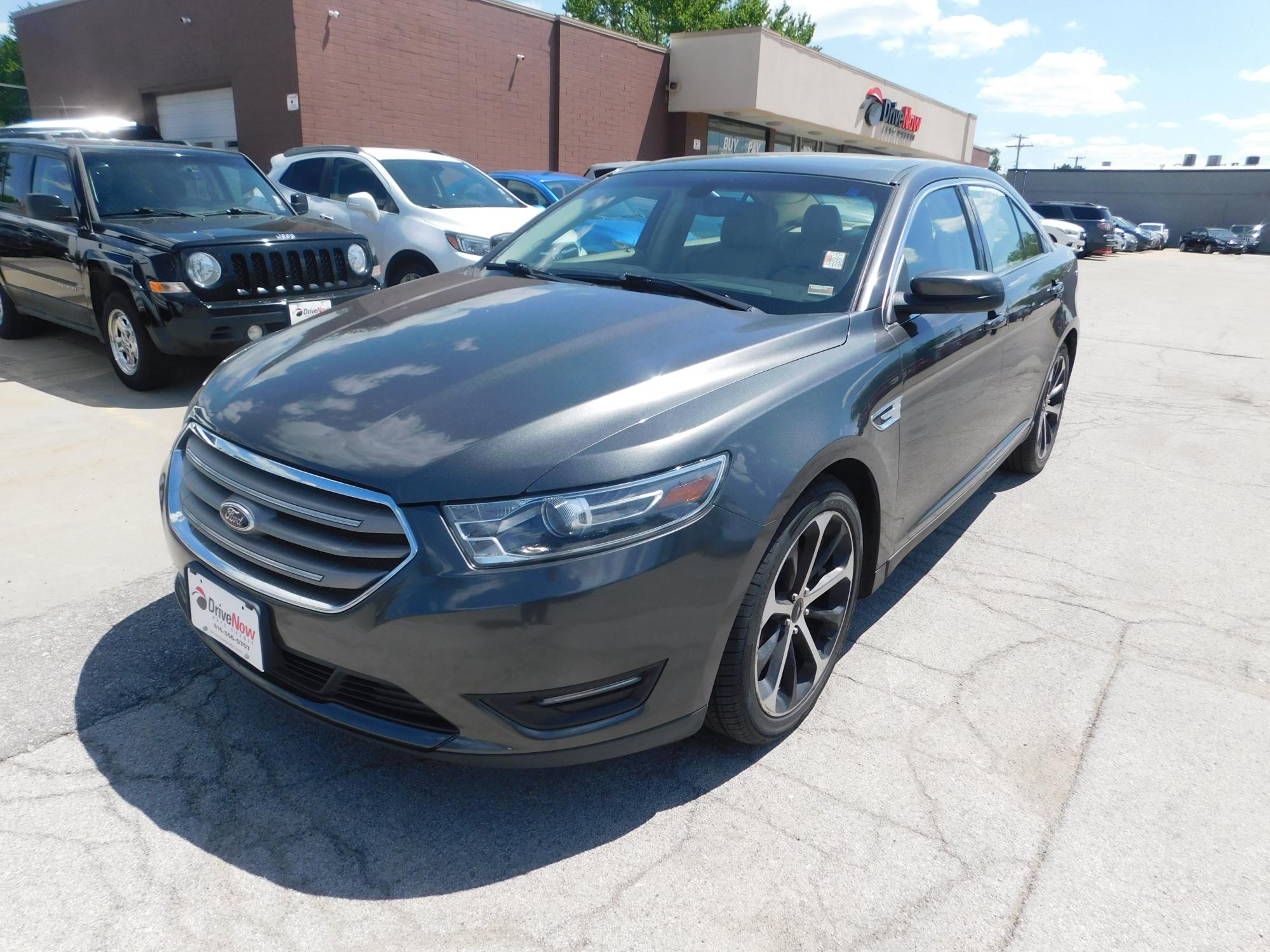 photo of 2015 Ford Taurus SEL FWD