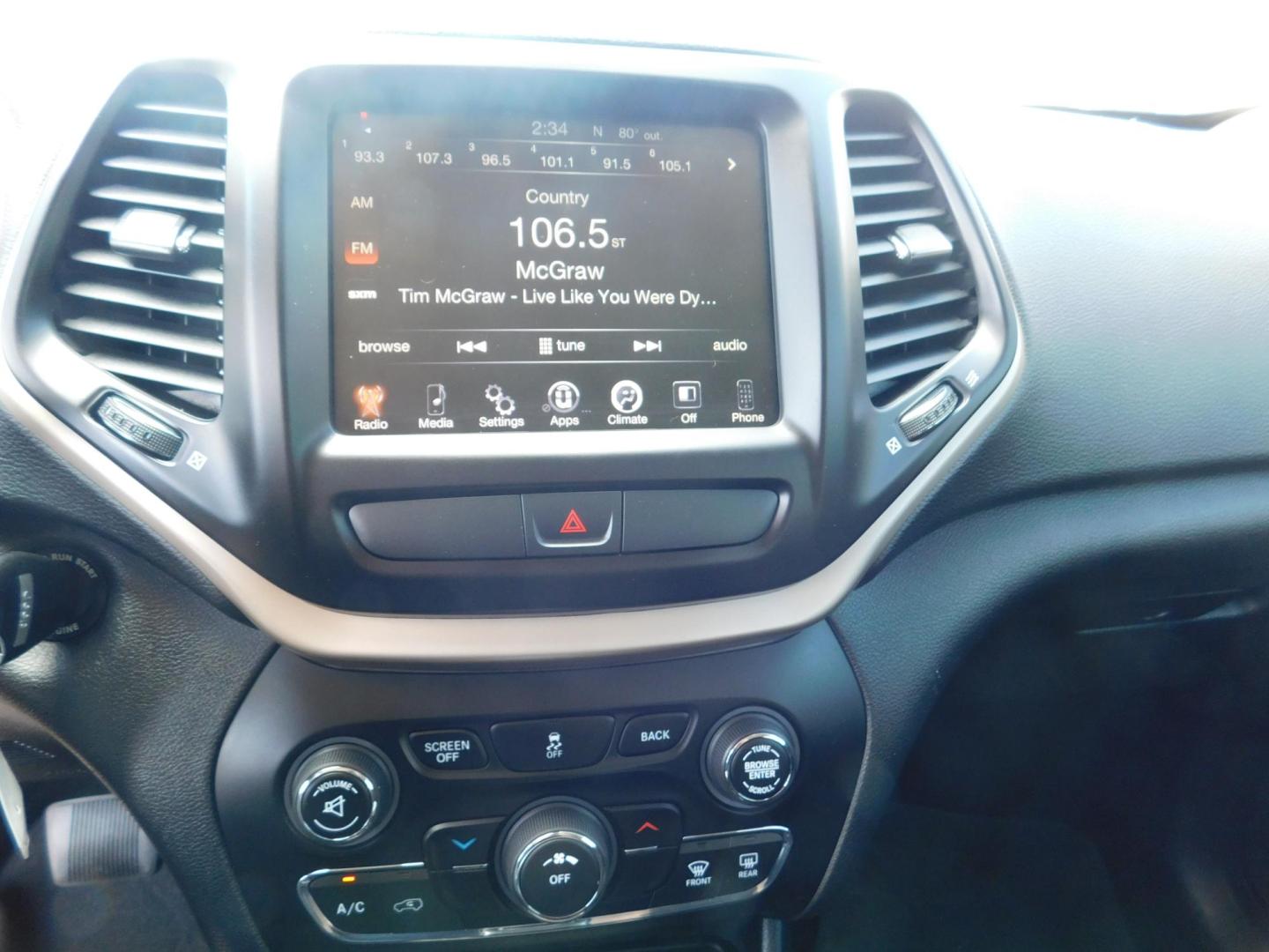 2016 GRAY Jeep Cherokee Latitude 4WD (1C4PJMCB0GW) with an 2.4L L4 DOHC 16V engine, 9A transmission, located at 2121 Burlington St, North Kansas City, MO, 64116, (816) 556-0707, 39.144707, -94.581978 - Photo#3